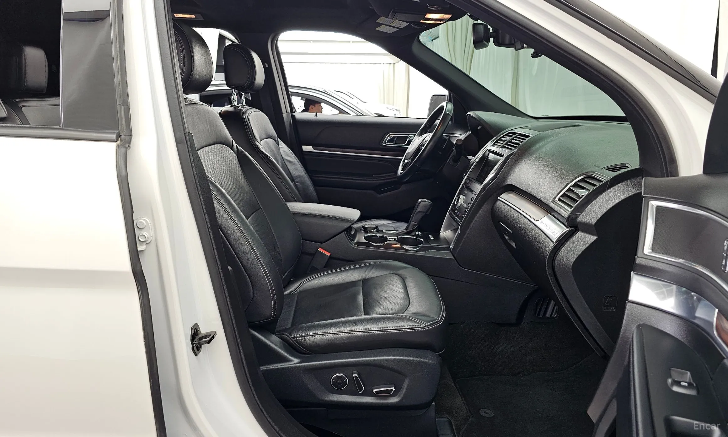 Ford Explorer превью 11
