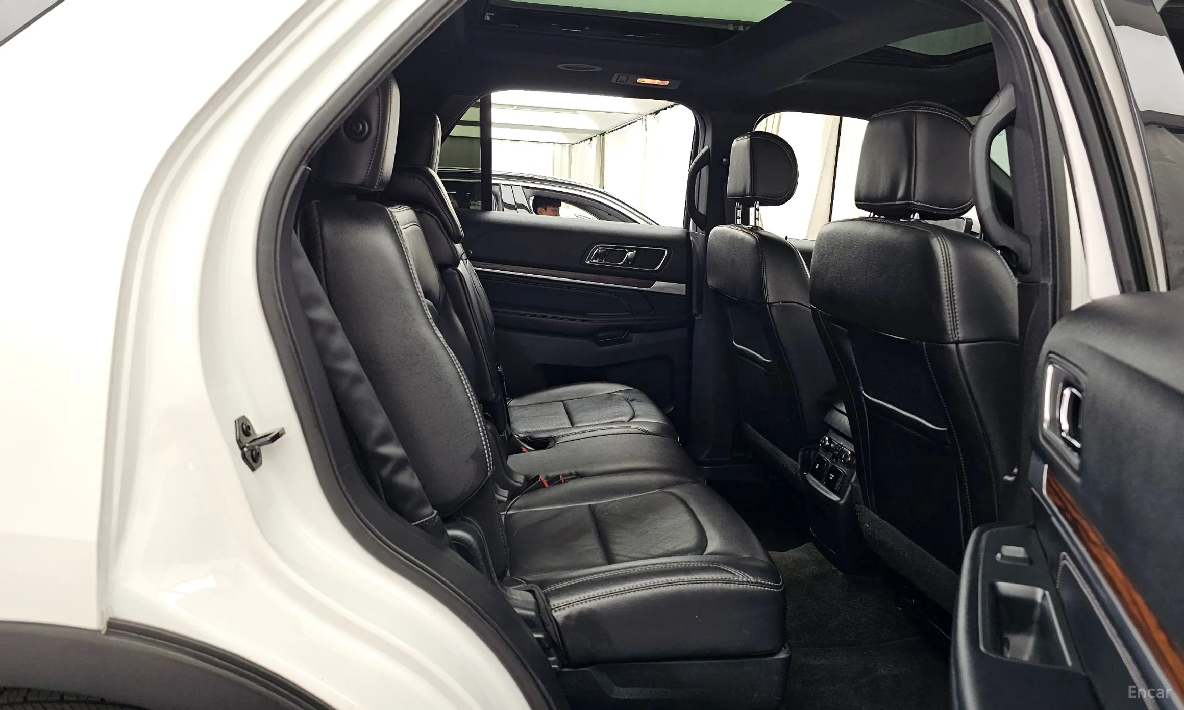 Ford Explorer превью 12