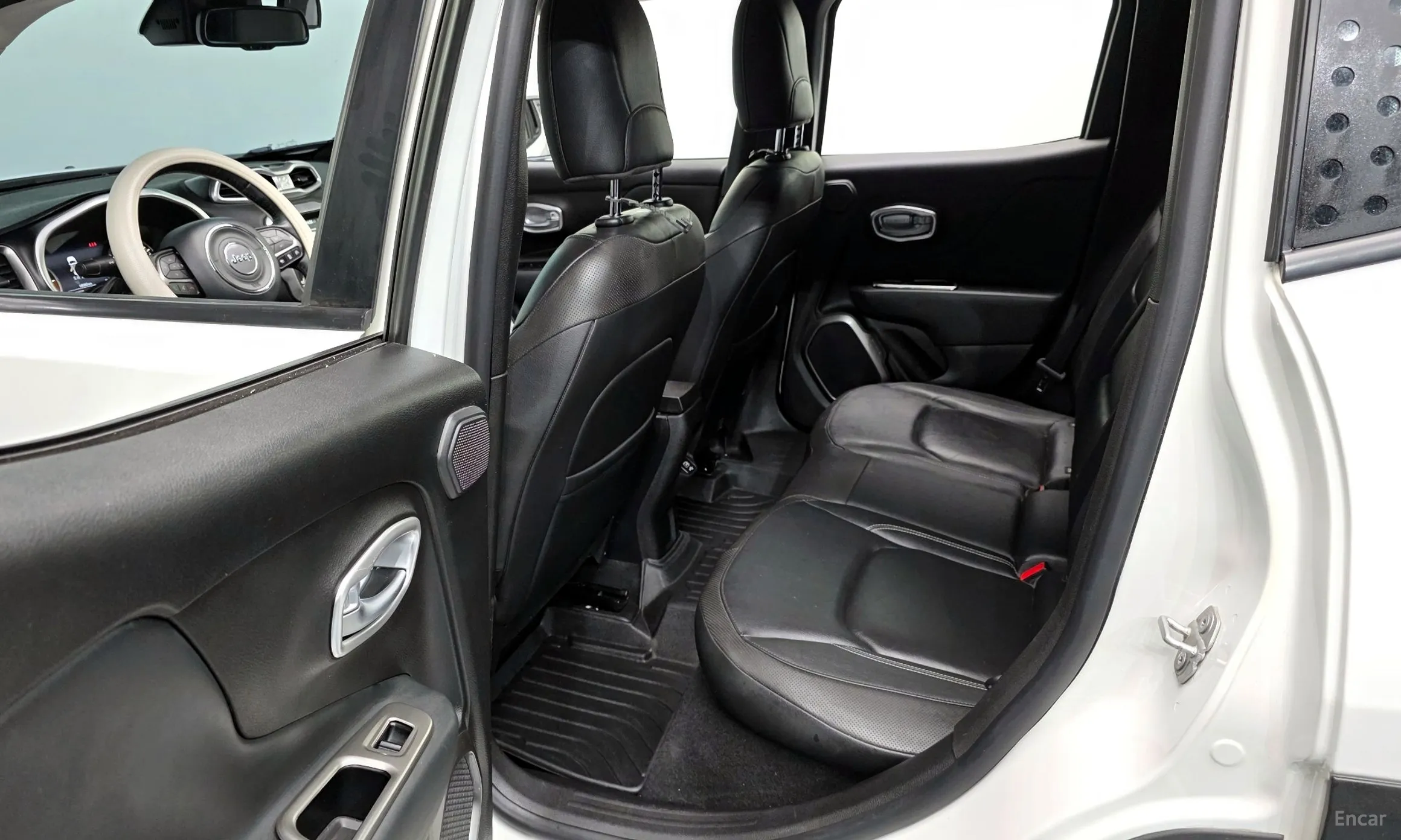 Jeep Renegade превью 12