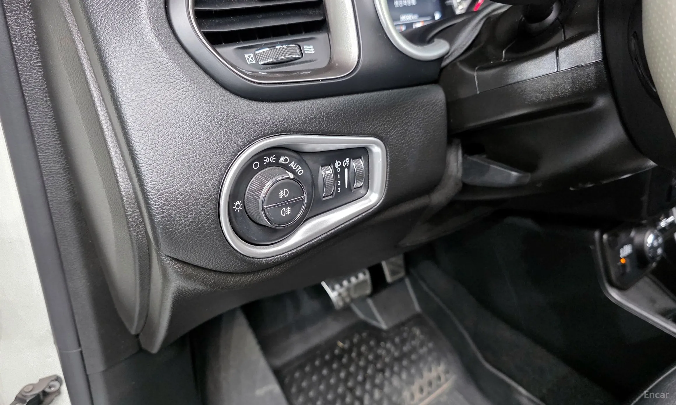 Jeep Renegade превью 17