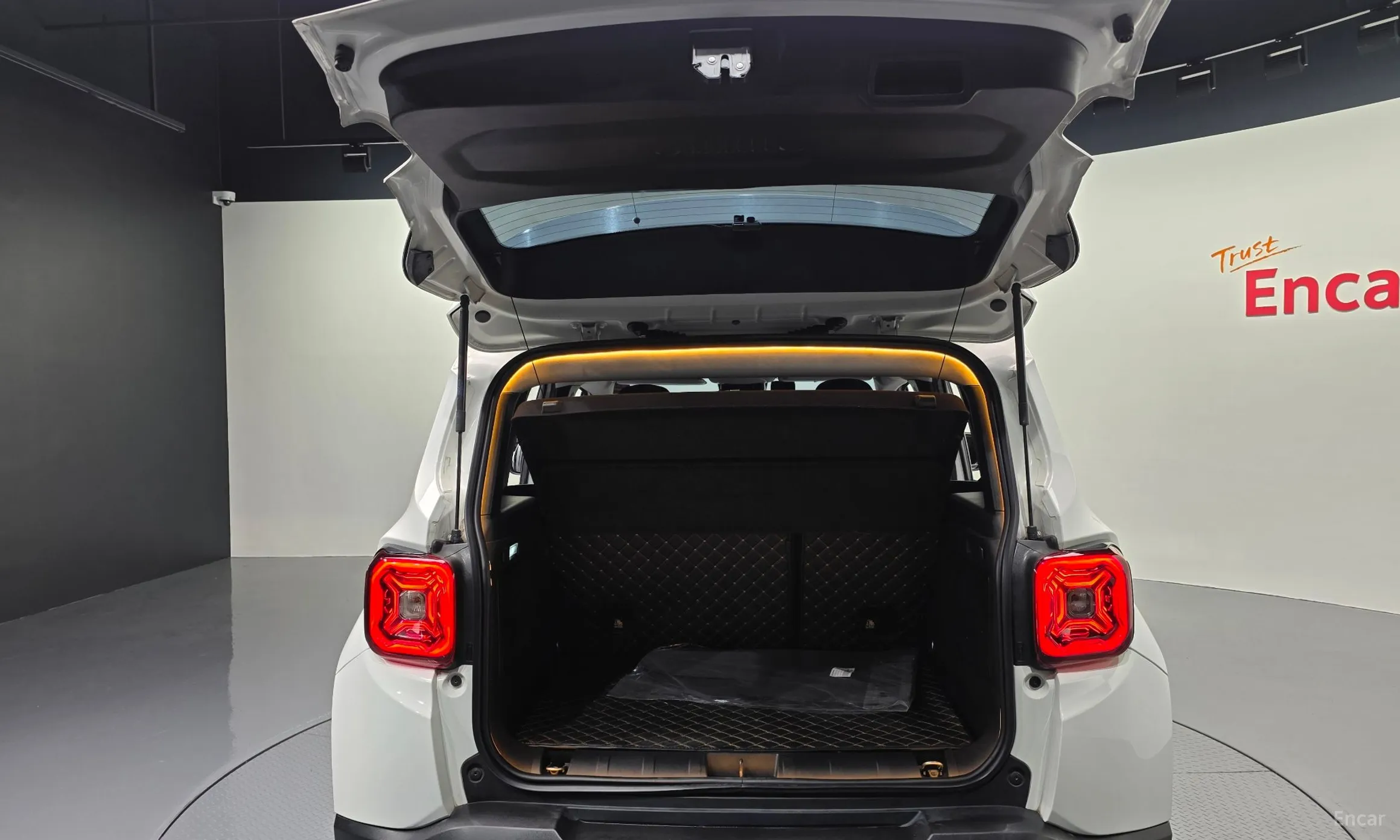Jeep Renegade превью 20