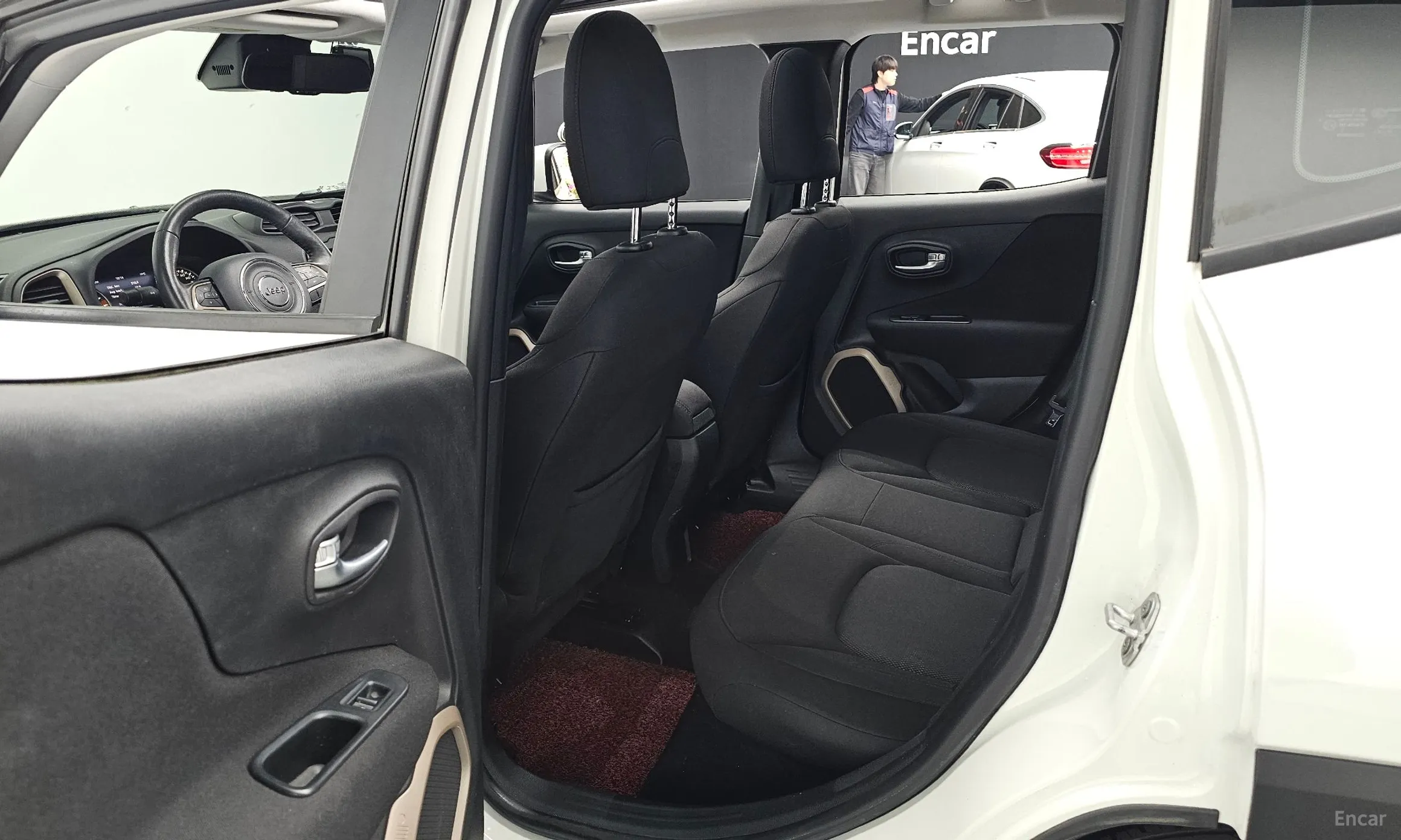 Jeep Renegade превью 12