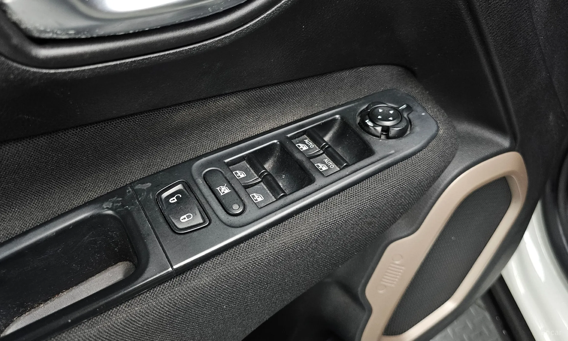 Jeep Renegade превью 17