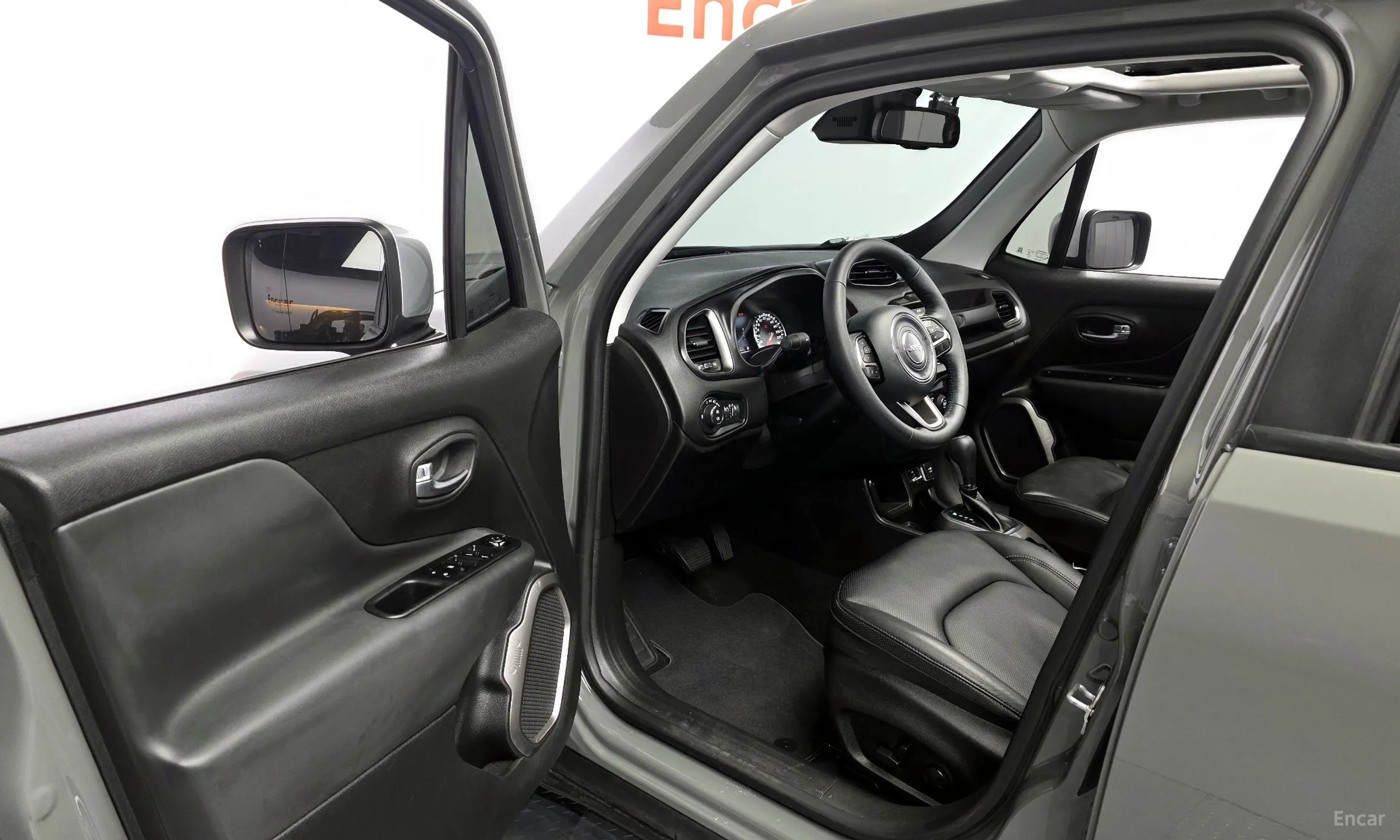 Jeep Renegade превью 10