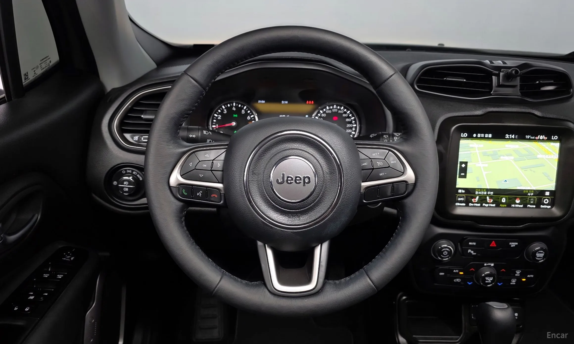 Jeep Renegade превью 13