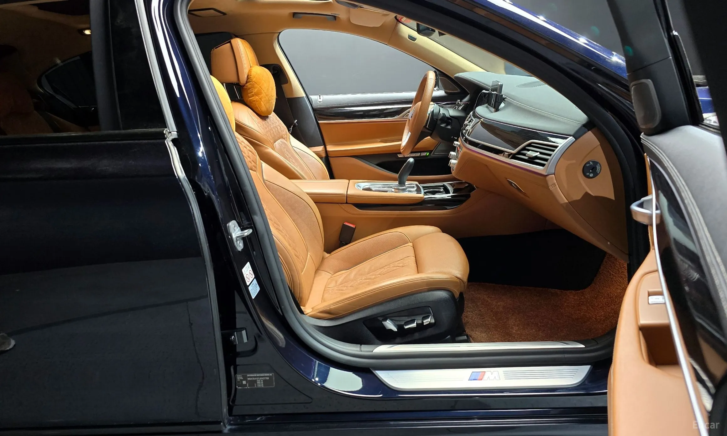 BMW 7 Series (G11) превью 11