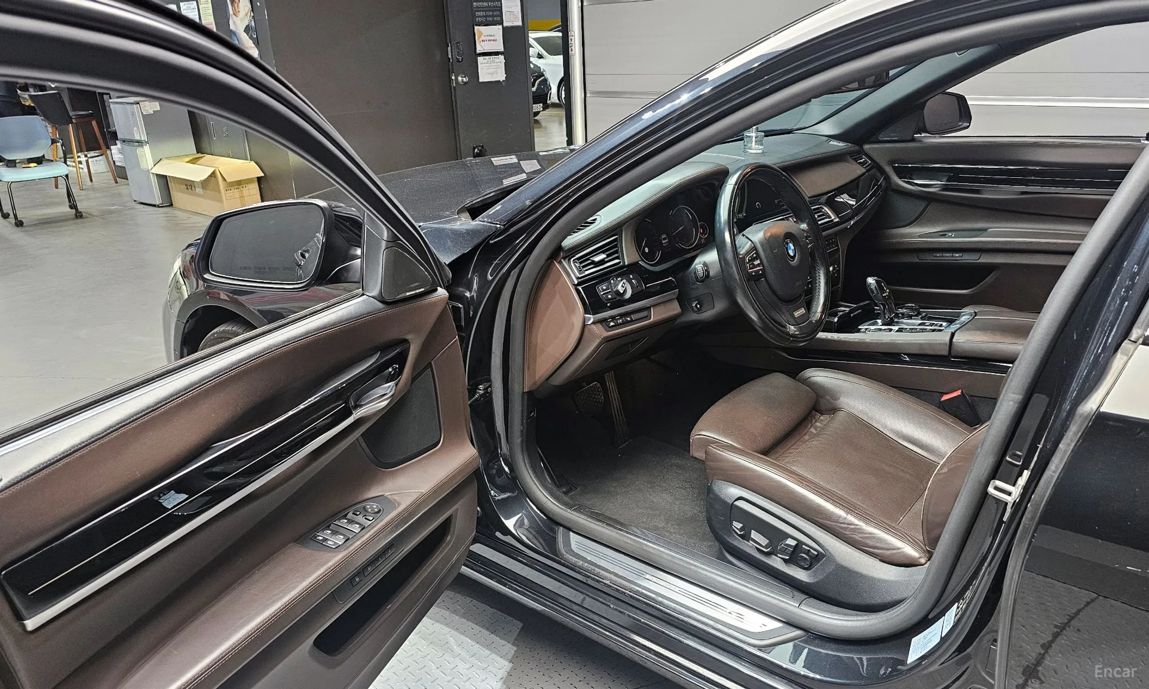 BMW 7 Series (F01) превью 10