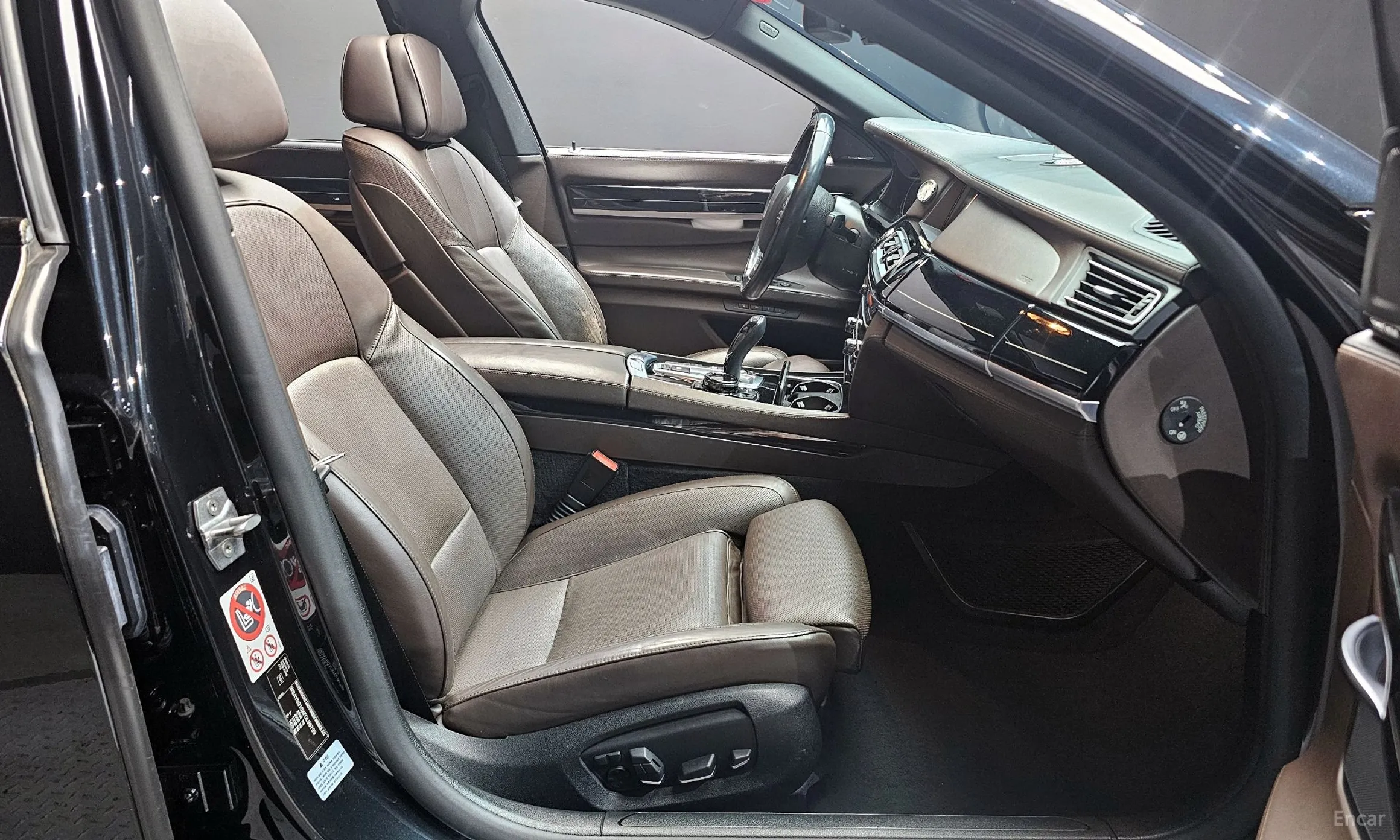 BMW 7 Series (F01) превью 11