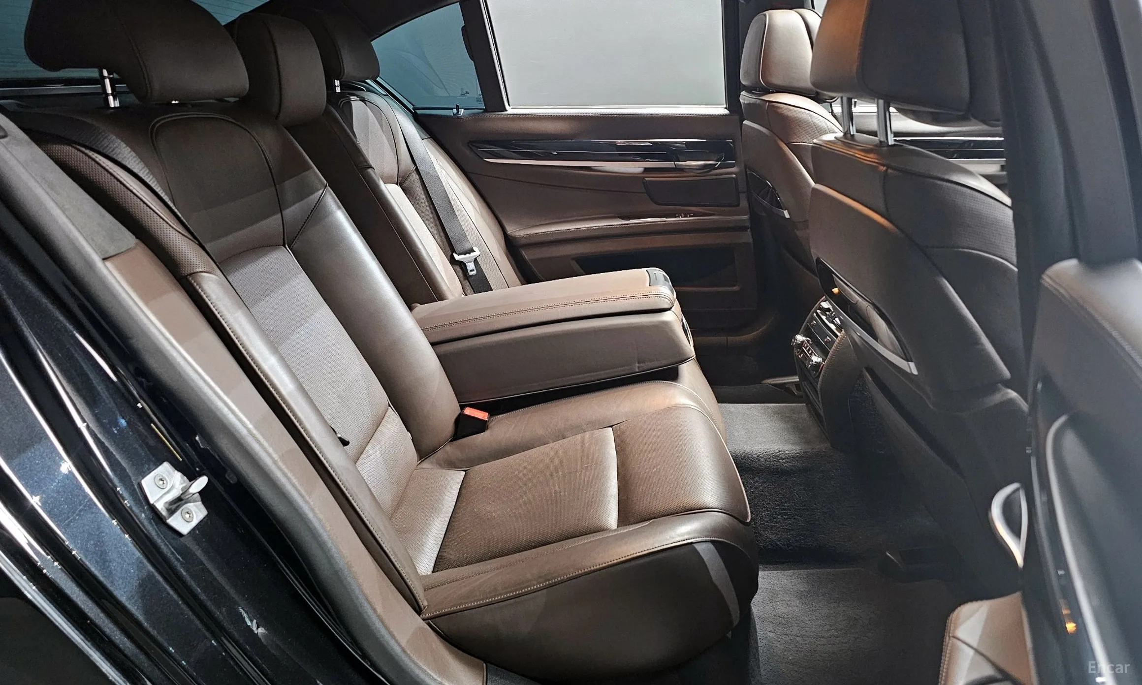BMW 7 Series (F01) превью 12