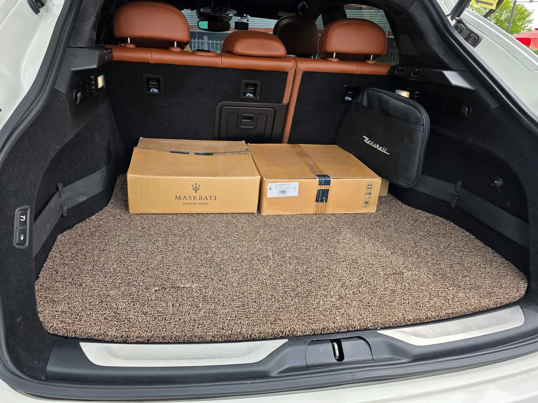 Maserati Levante превью 20