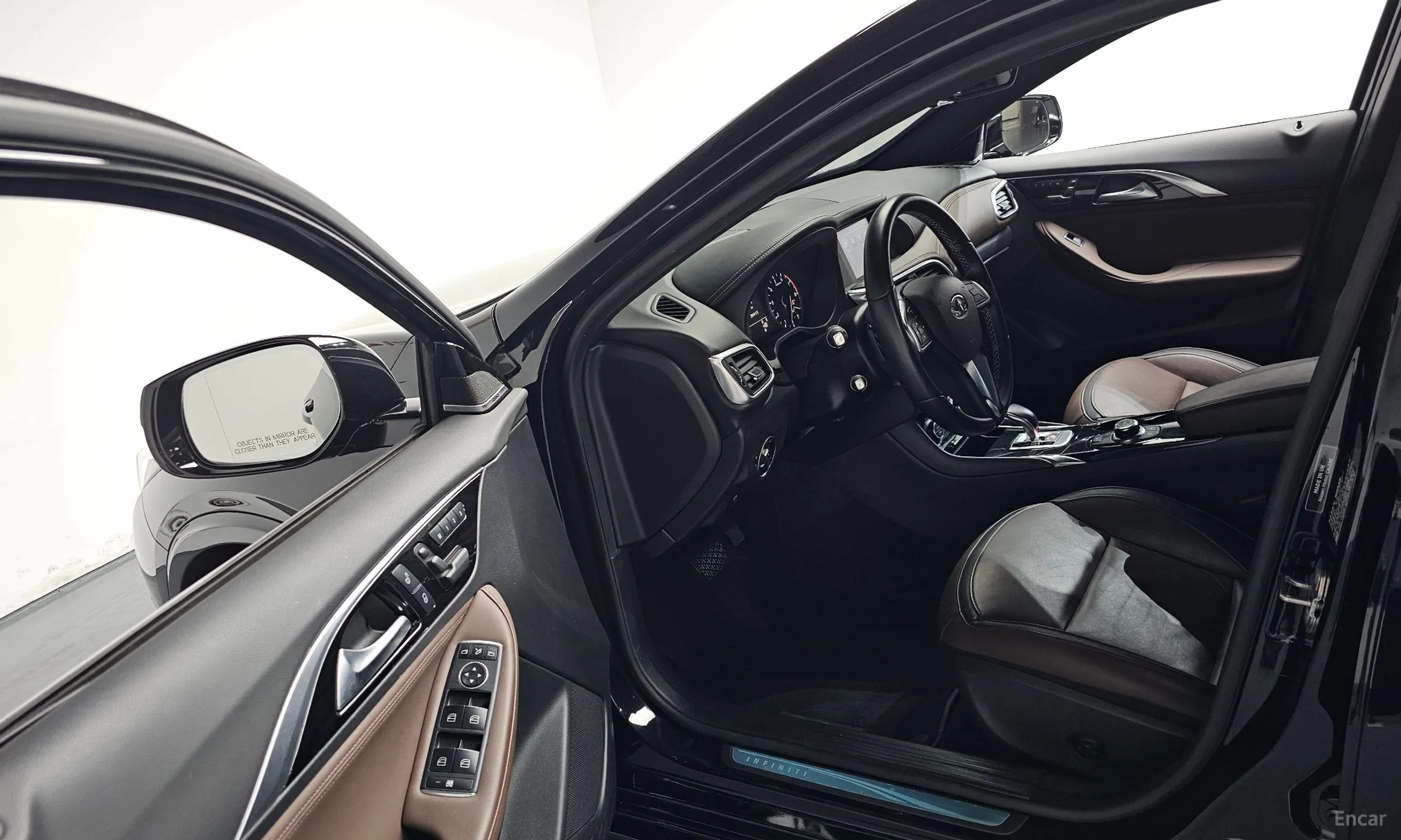 Infiniti Q30 превью 10