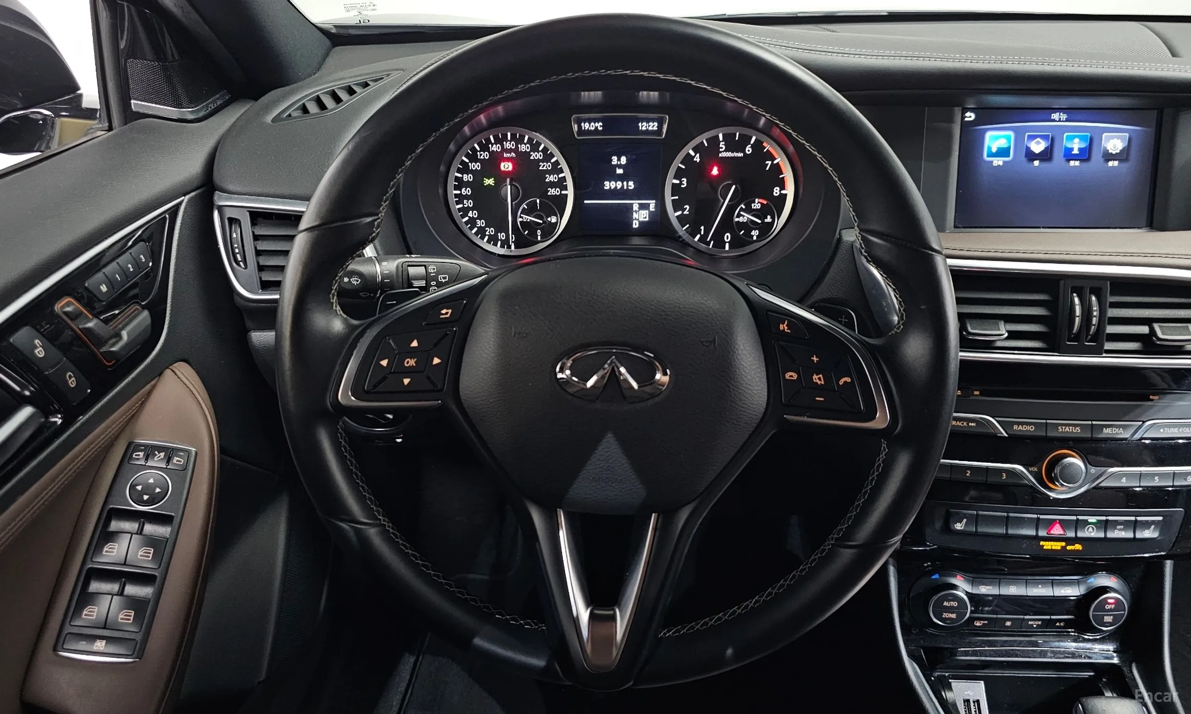 Infiniti Q30 превью 15