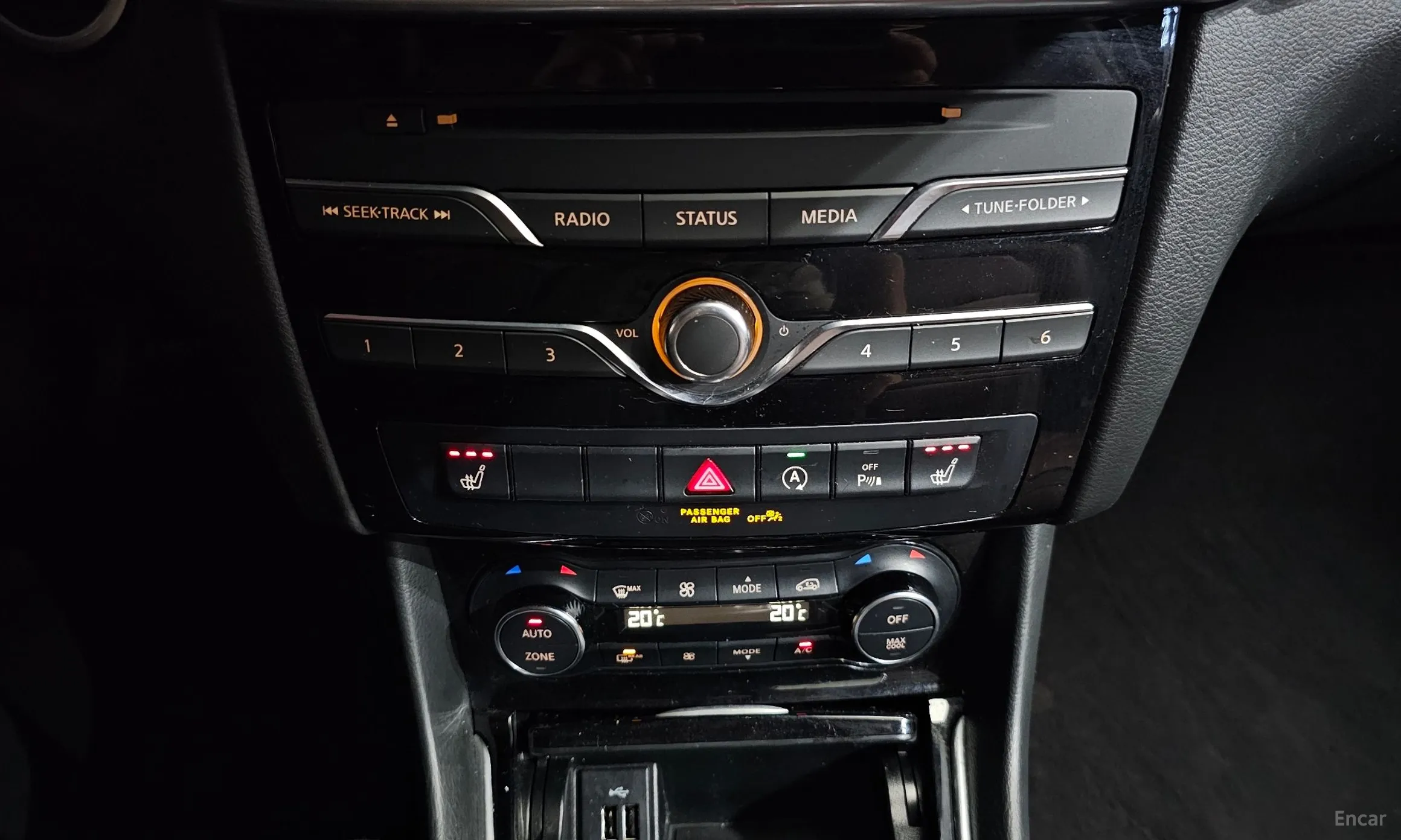 Infiniti Q30 превью 18
