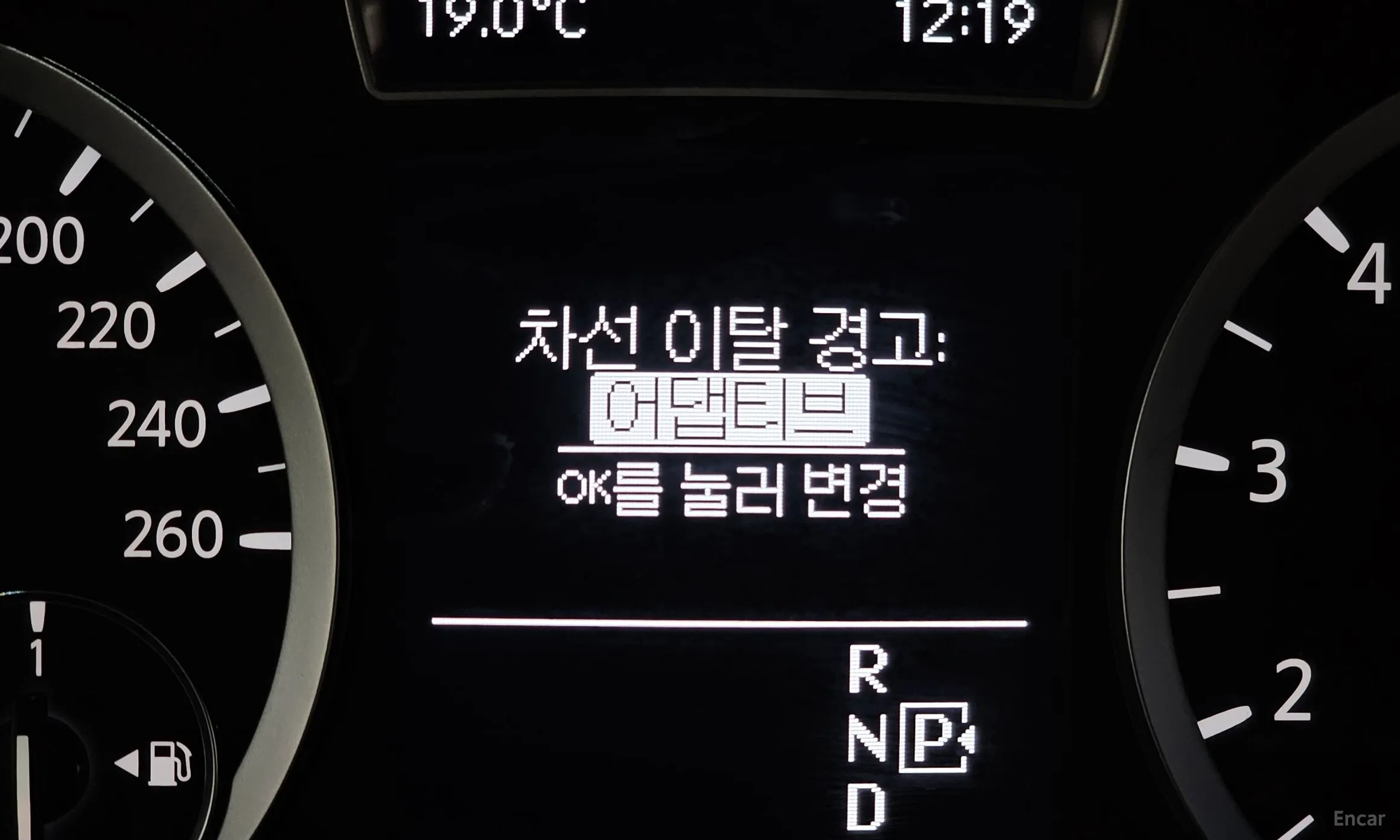 Infiniti Q30 превью 19