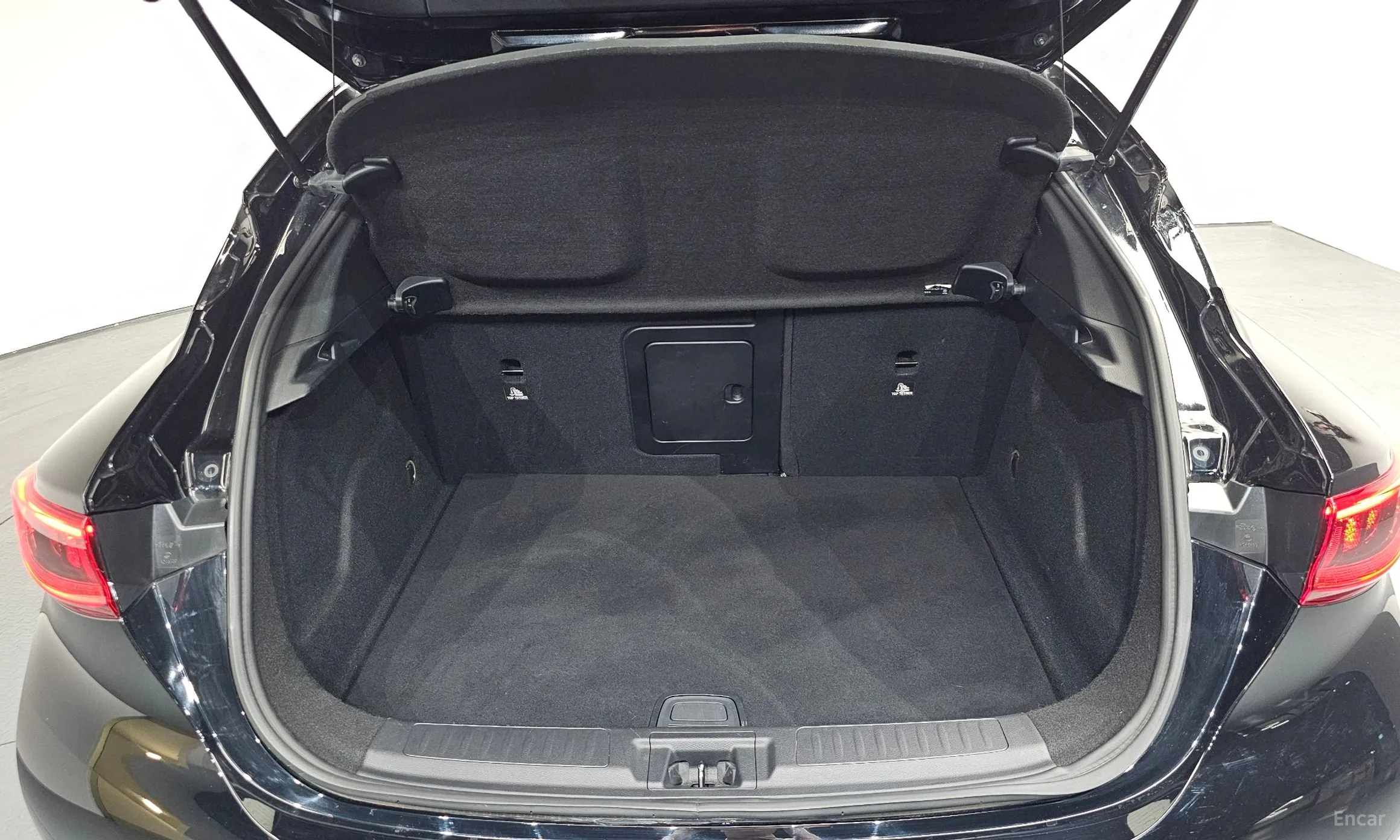 Infiniti Q30 превью 20
