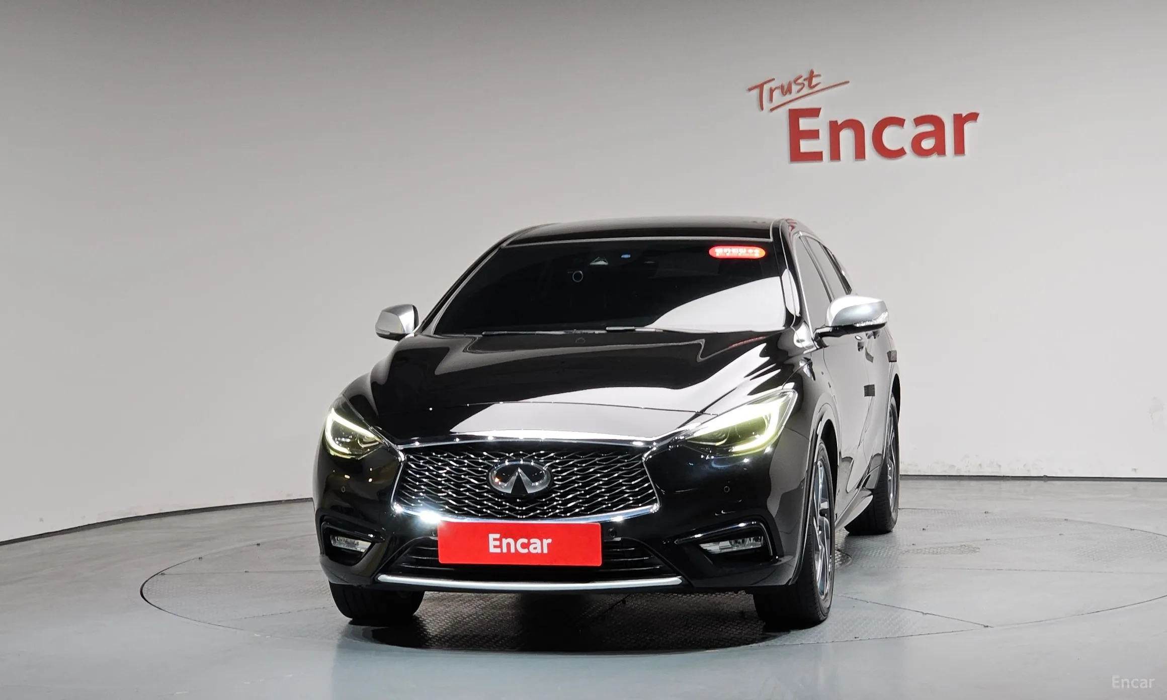 Infiniti Q30 превью 3