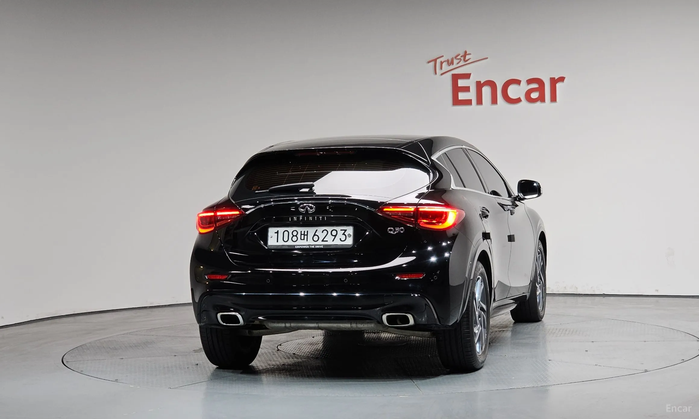 Infiniti Q30 превью 4