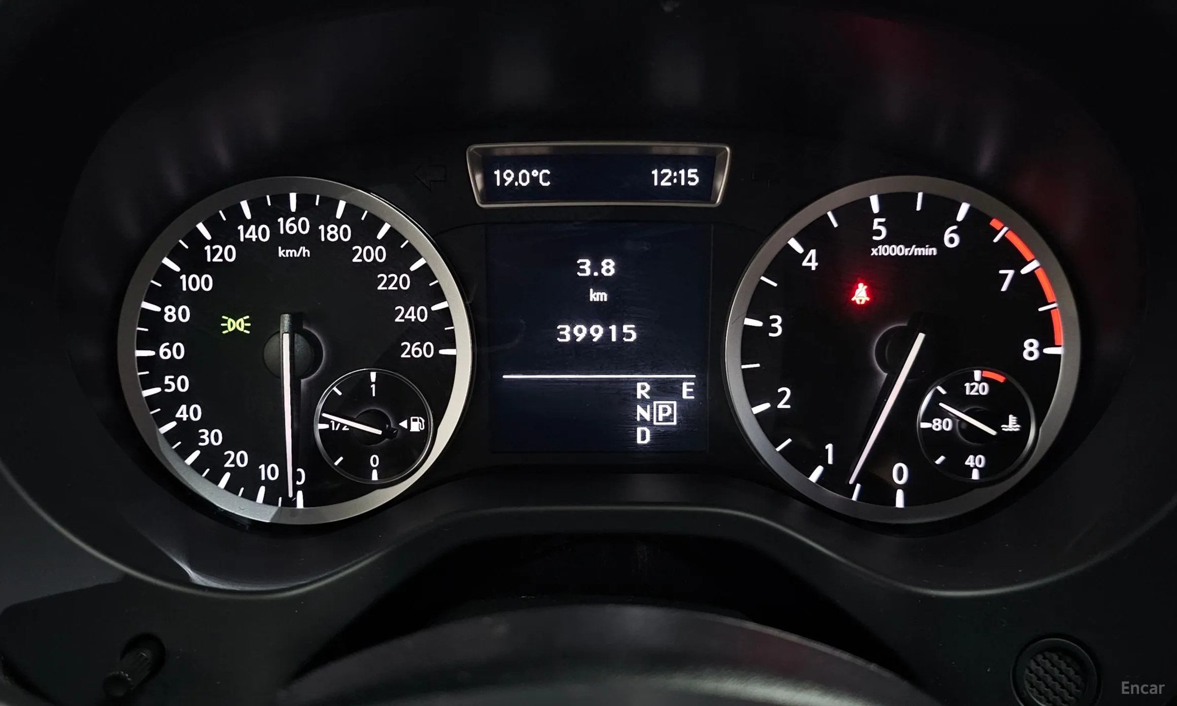 Infiniti Q30 превью 8