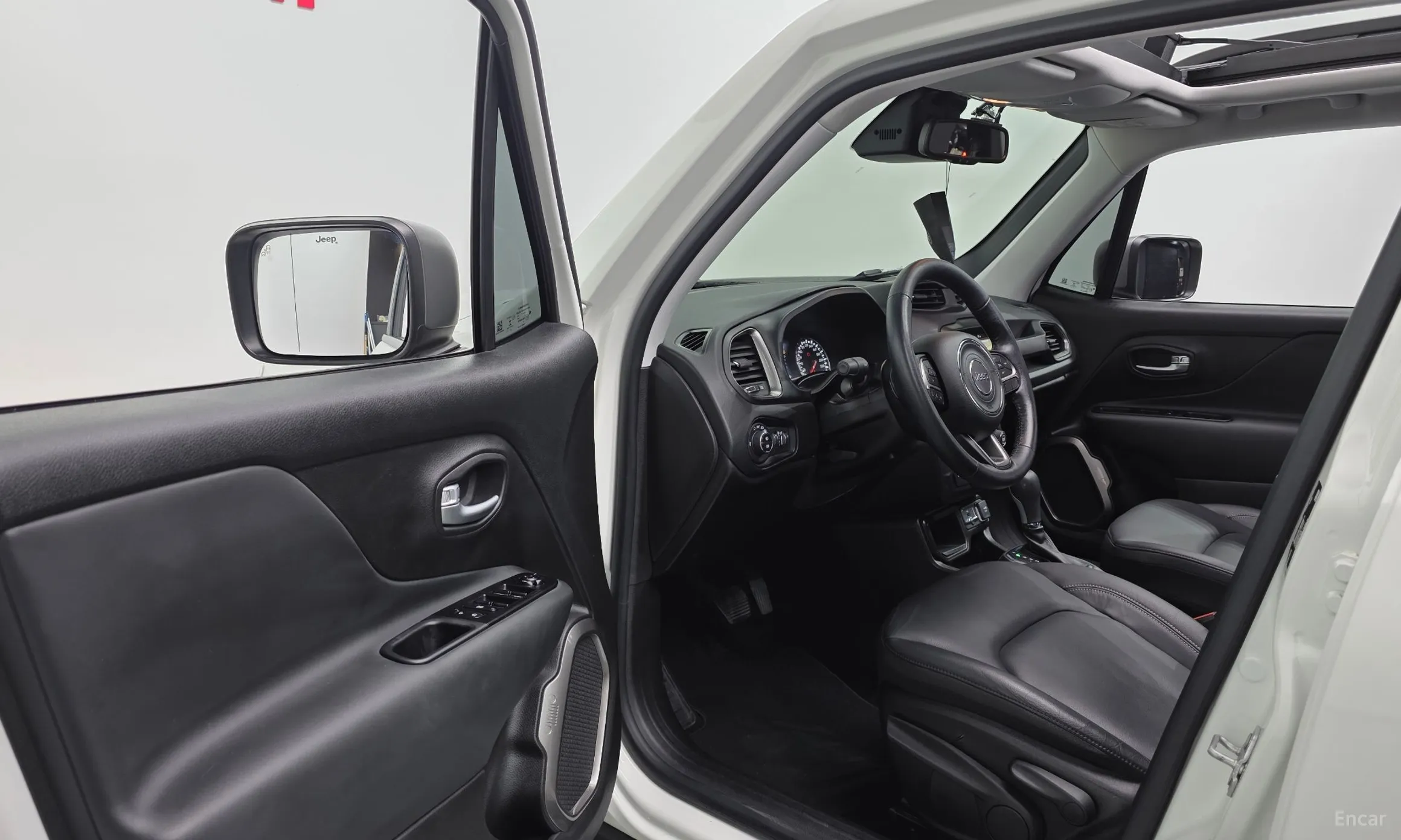 Jeep Renegade превью 10