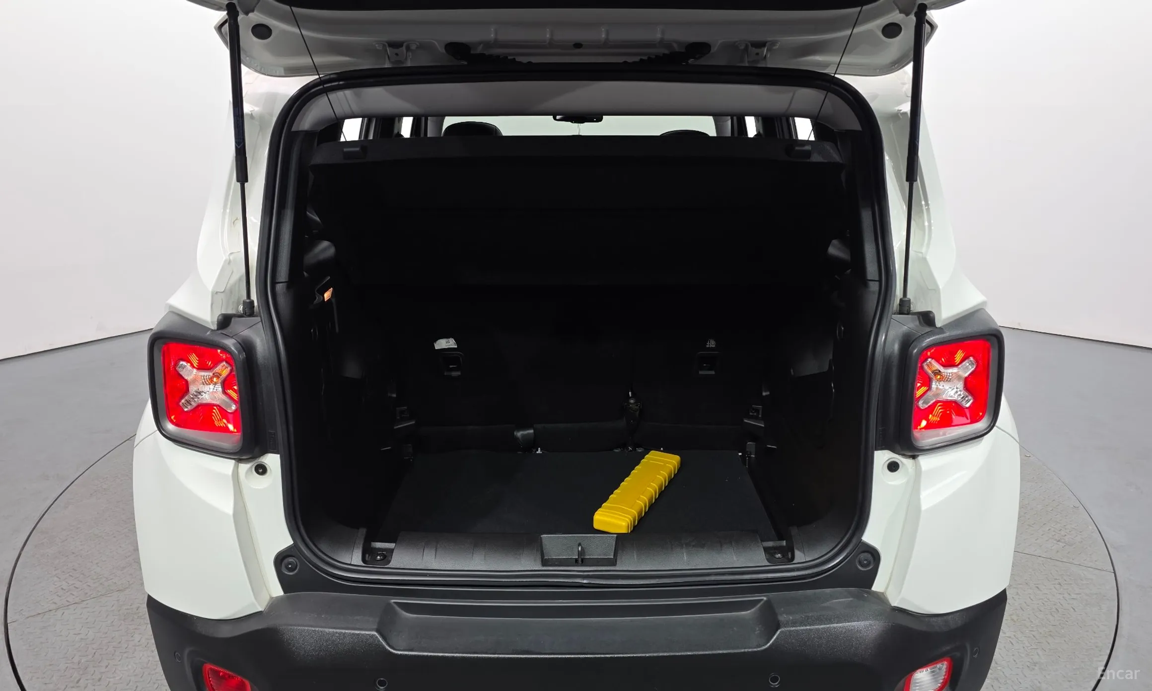 Jeep Renegade превью 20