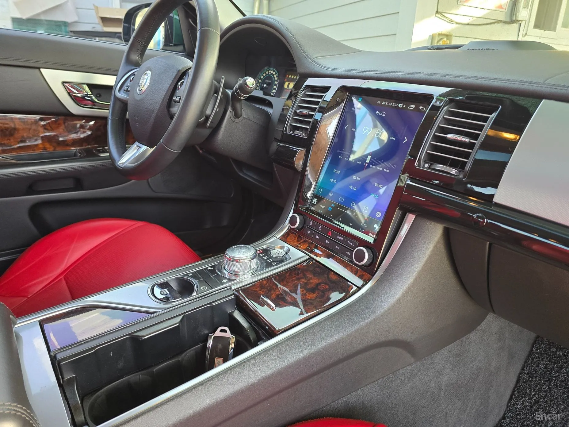Jaguar New XF превью 10