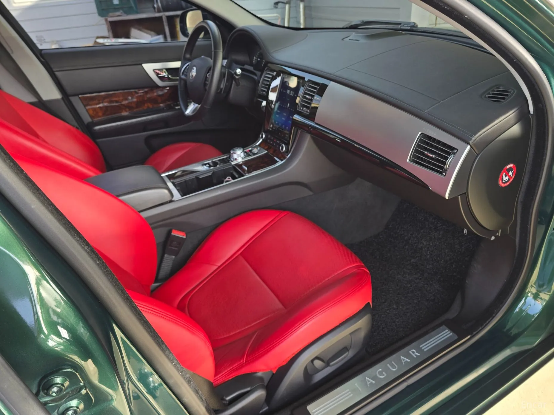 Jaguar New XF превью 14