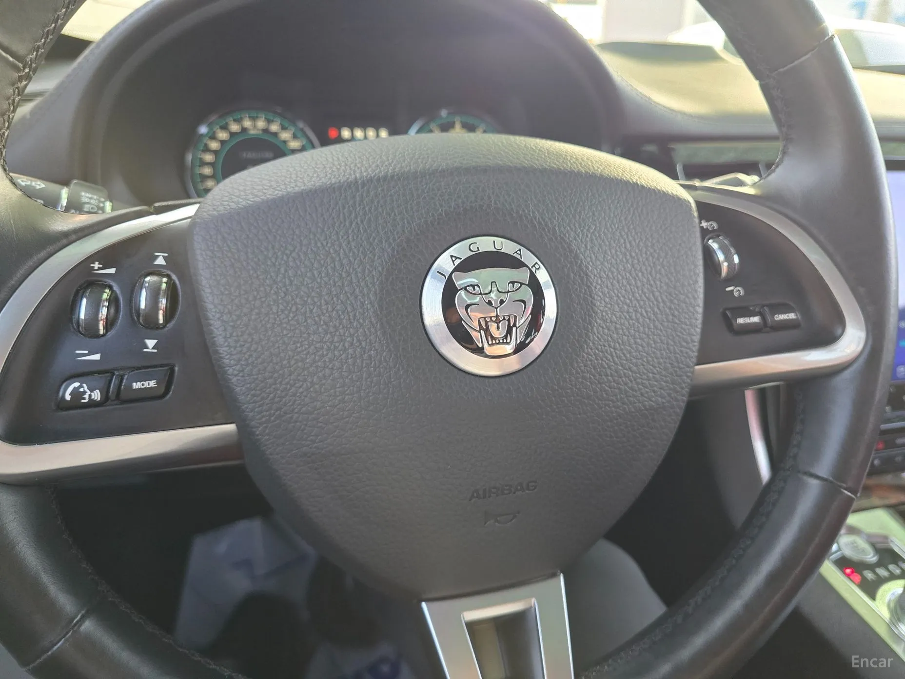 Jaguar New XF превью 18