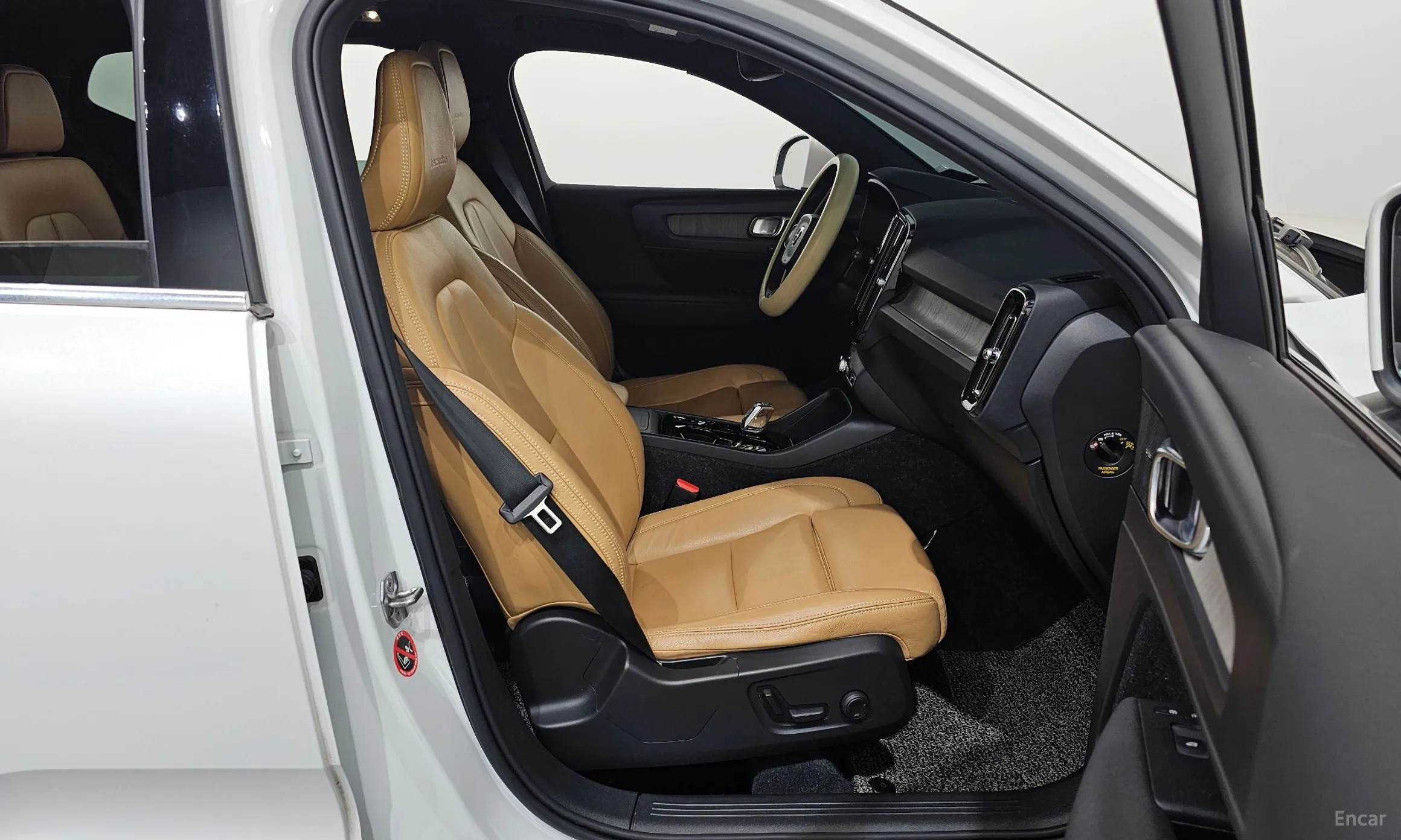 Volvo XC40 превью 11