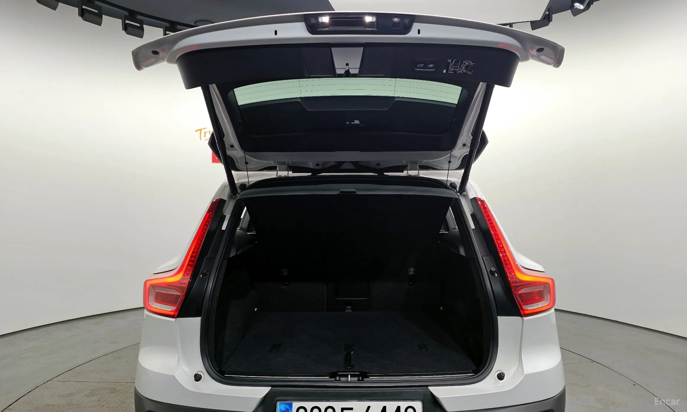 Volvo XC40 превью 20