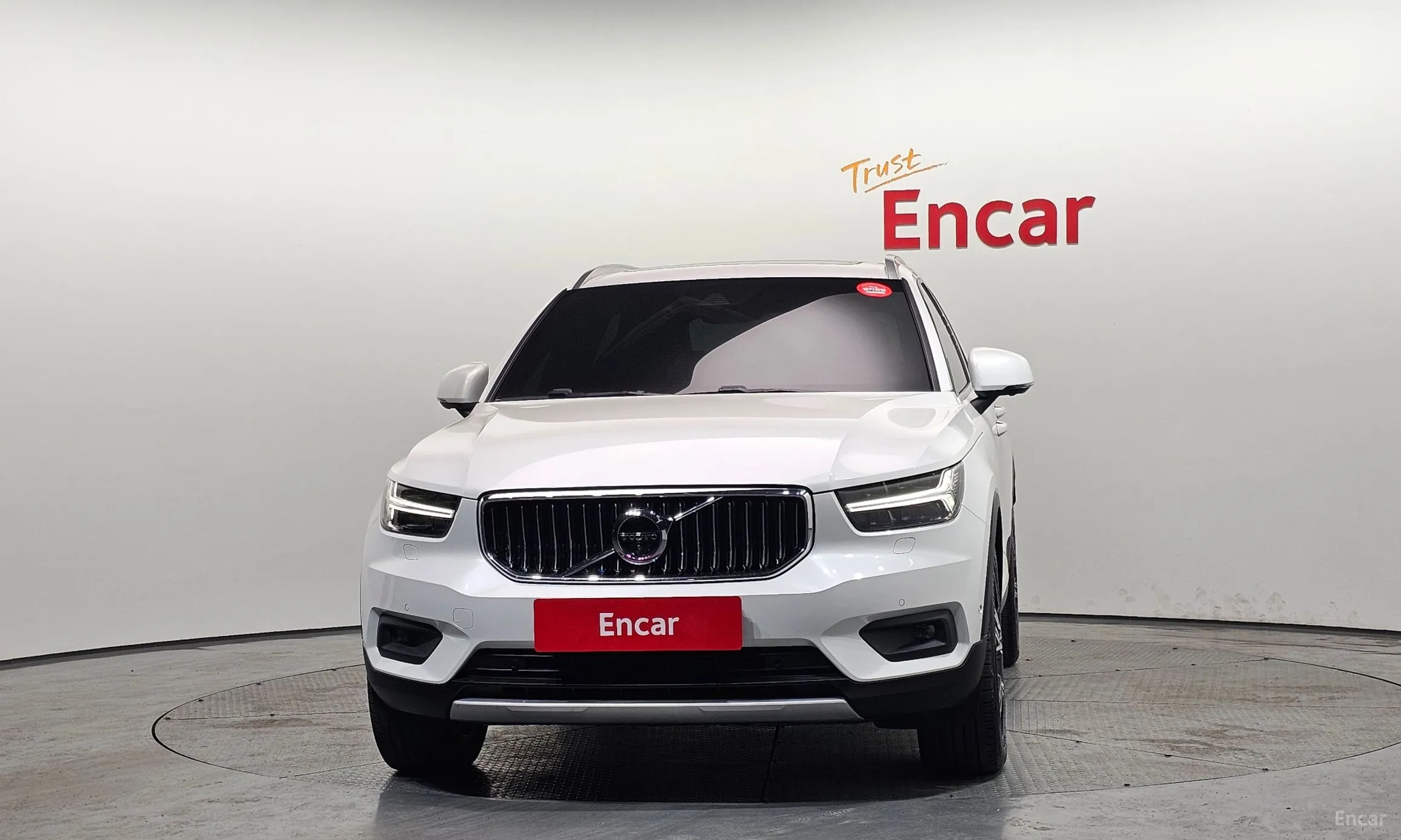 Volvo XC40 превью 3