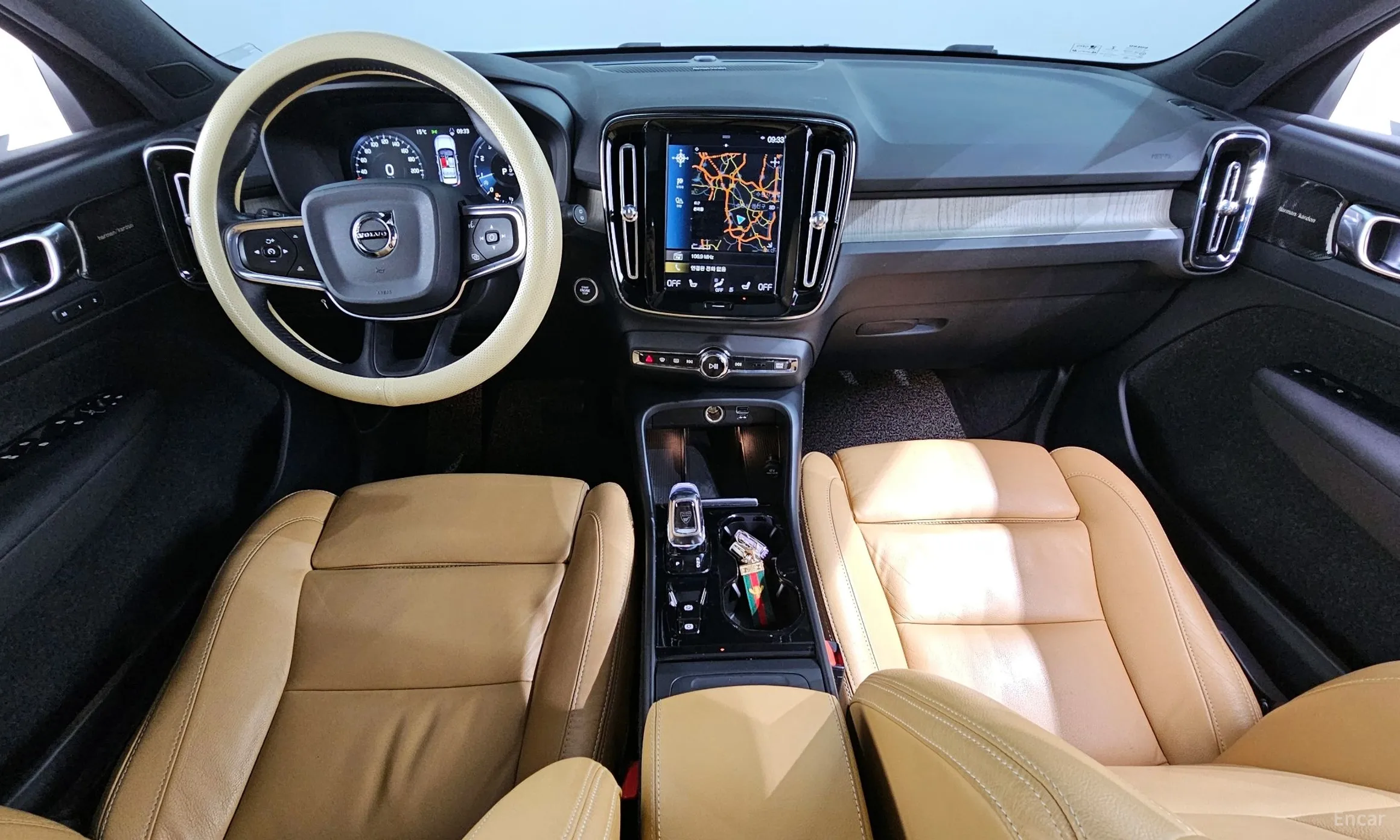 Volvo XC40 превью 7