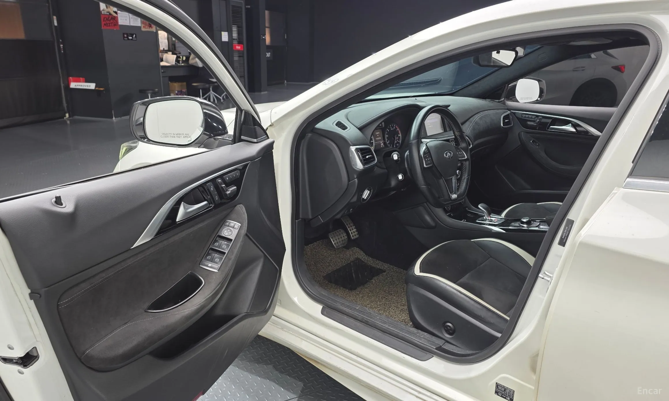 Infiniti Q30 превью 10