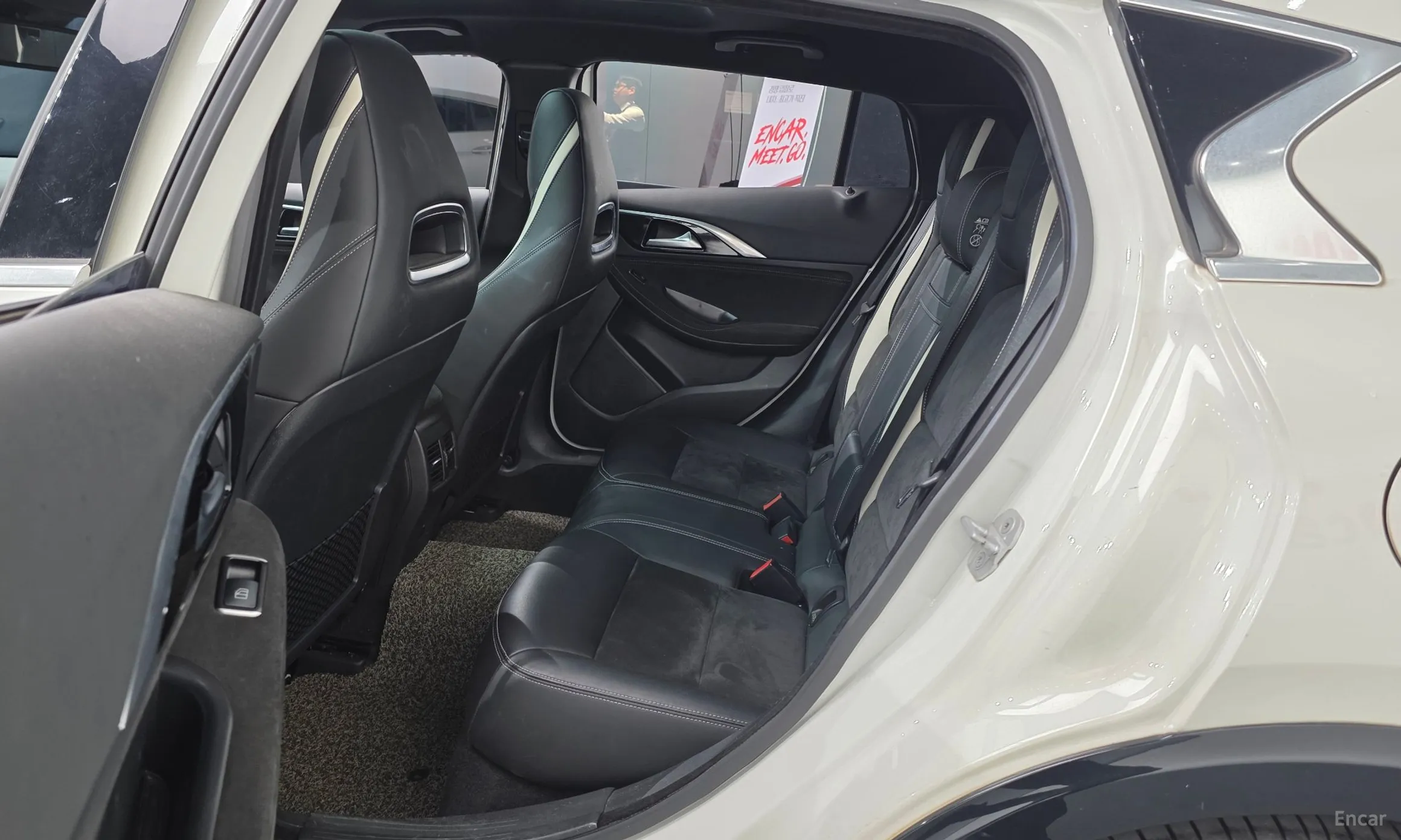 Infiniti Q30 превью 12
