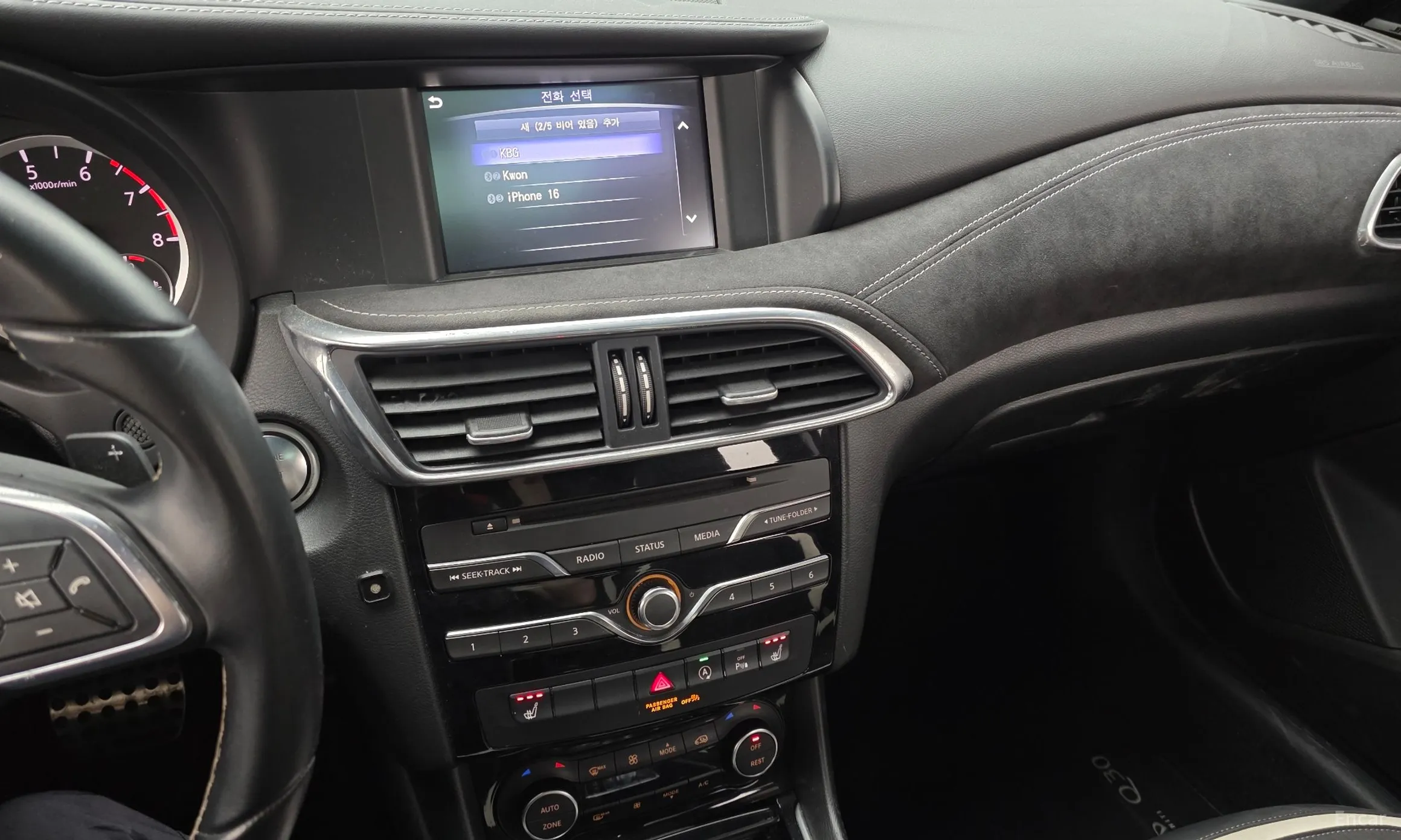 Infiniti Q30 превью 14