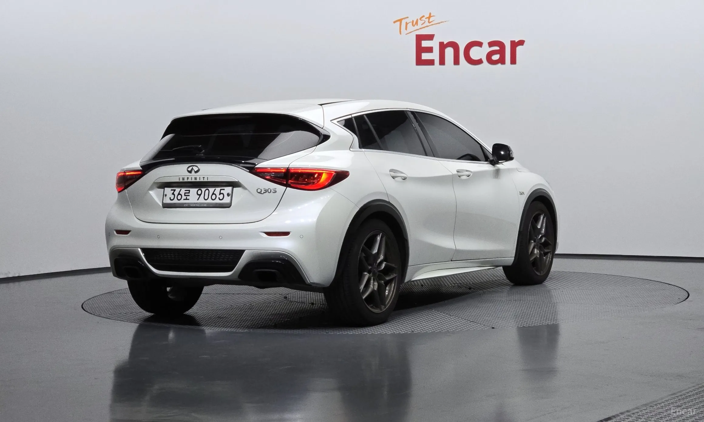 Infiniti Q30
