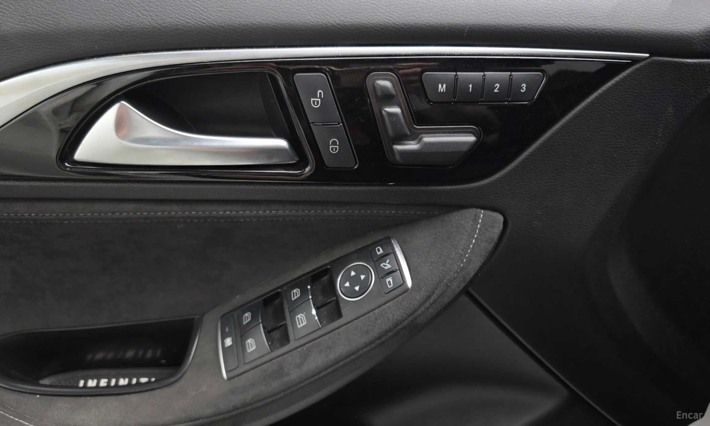Infiniti Q30 превью 16