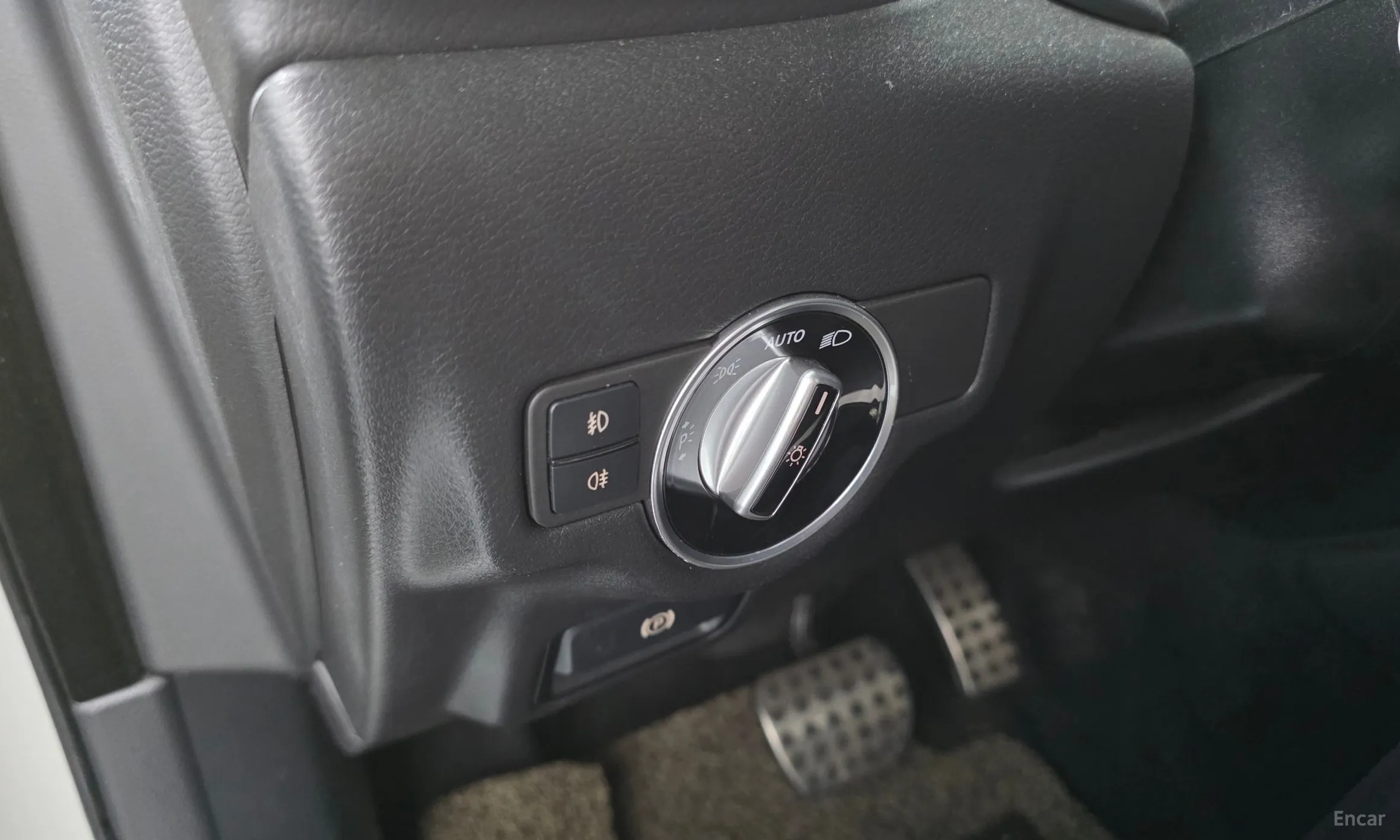 Infiniti Q30 превью 17