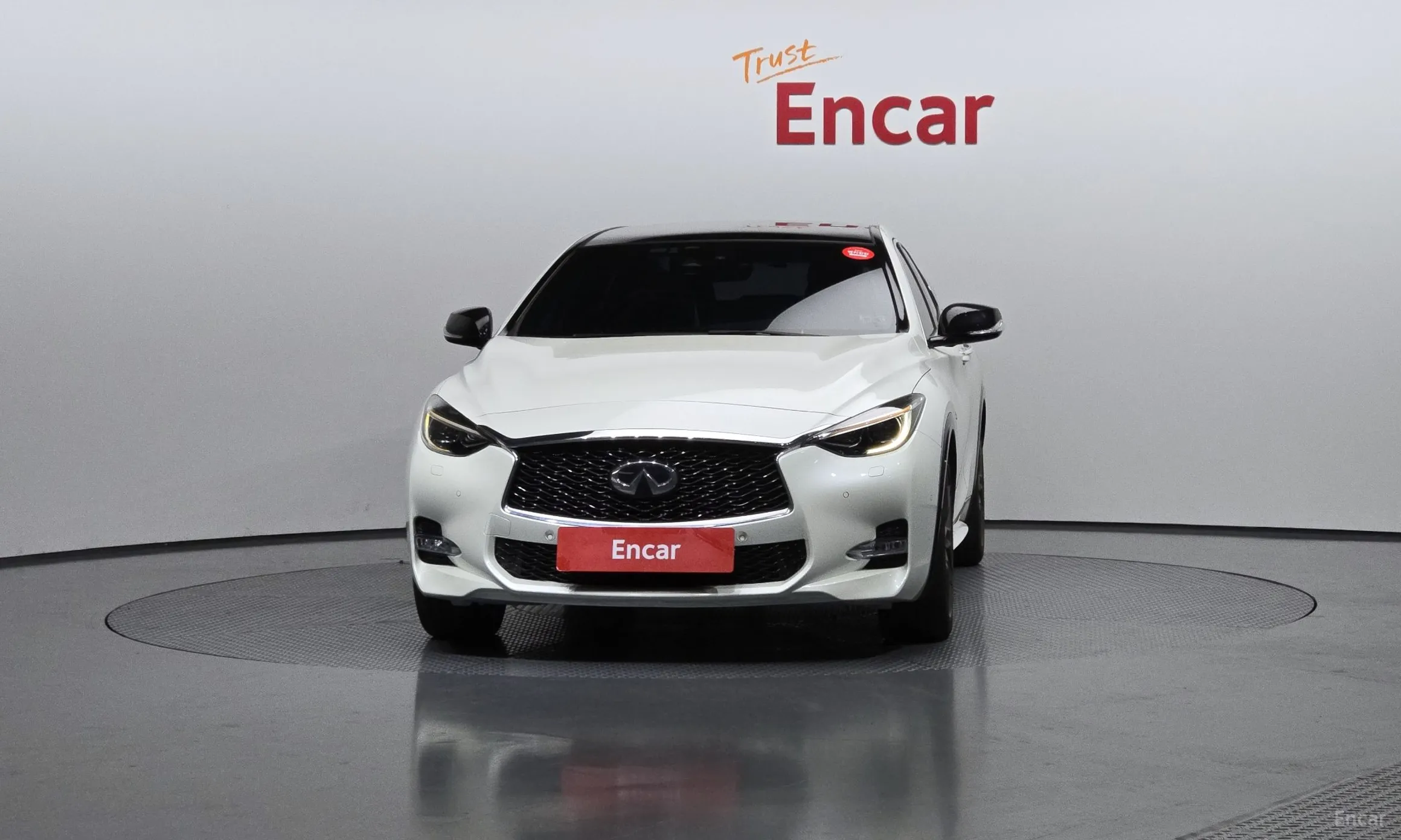Infiniti Q30 превью 3
