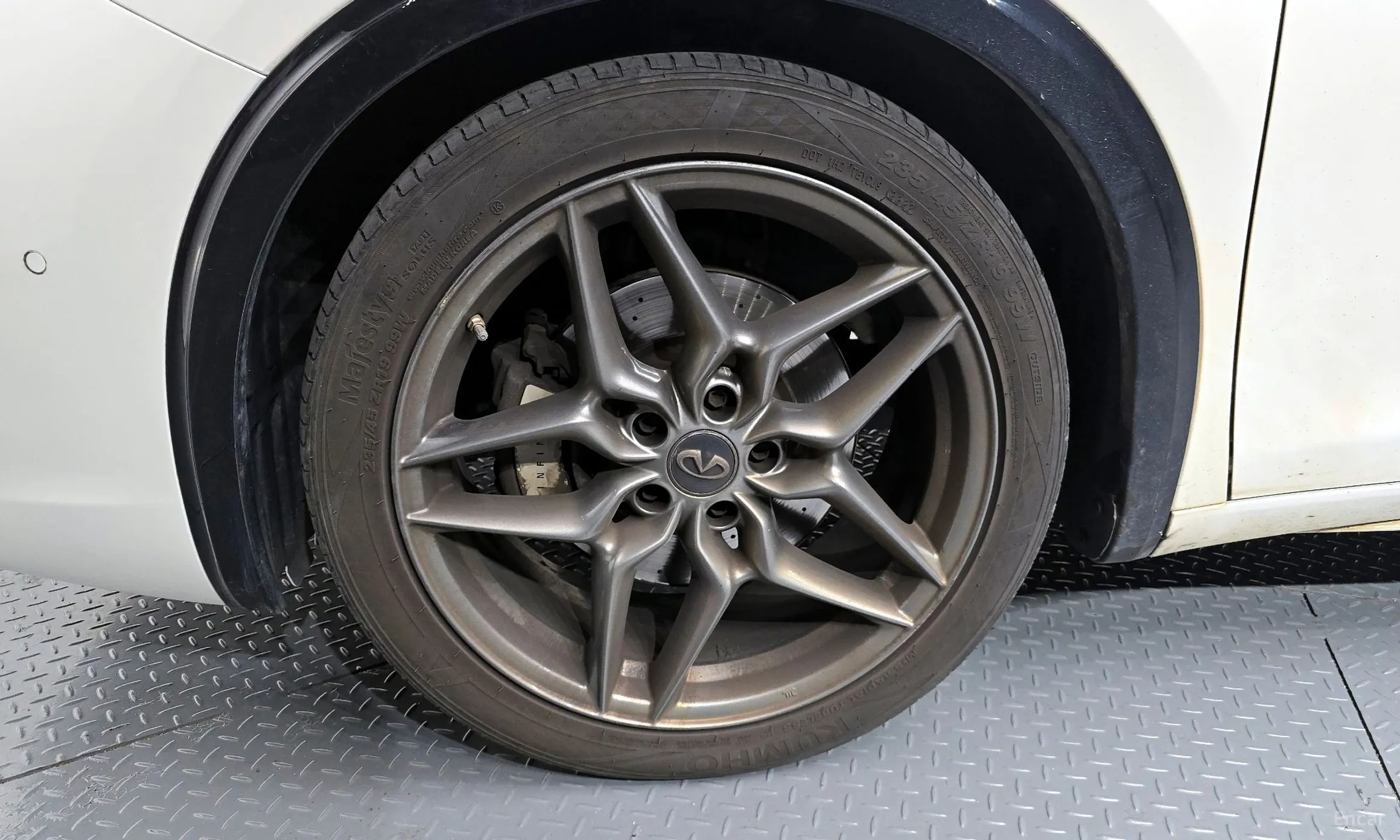 Infiniti Q30 превью 5