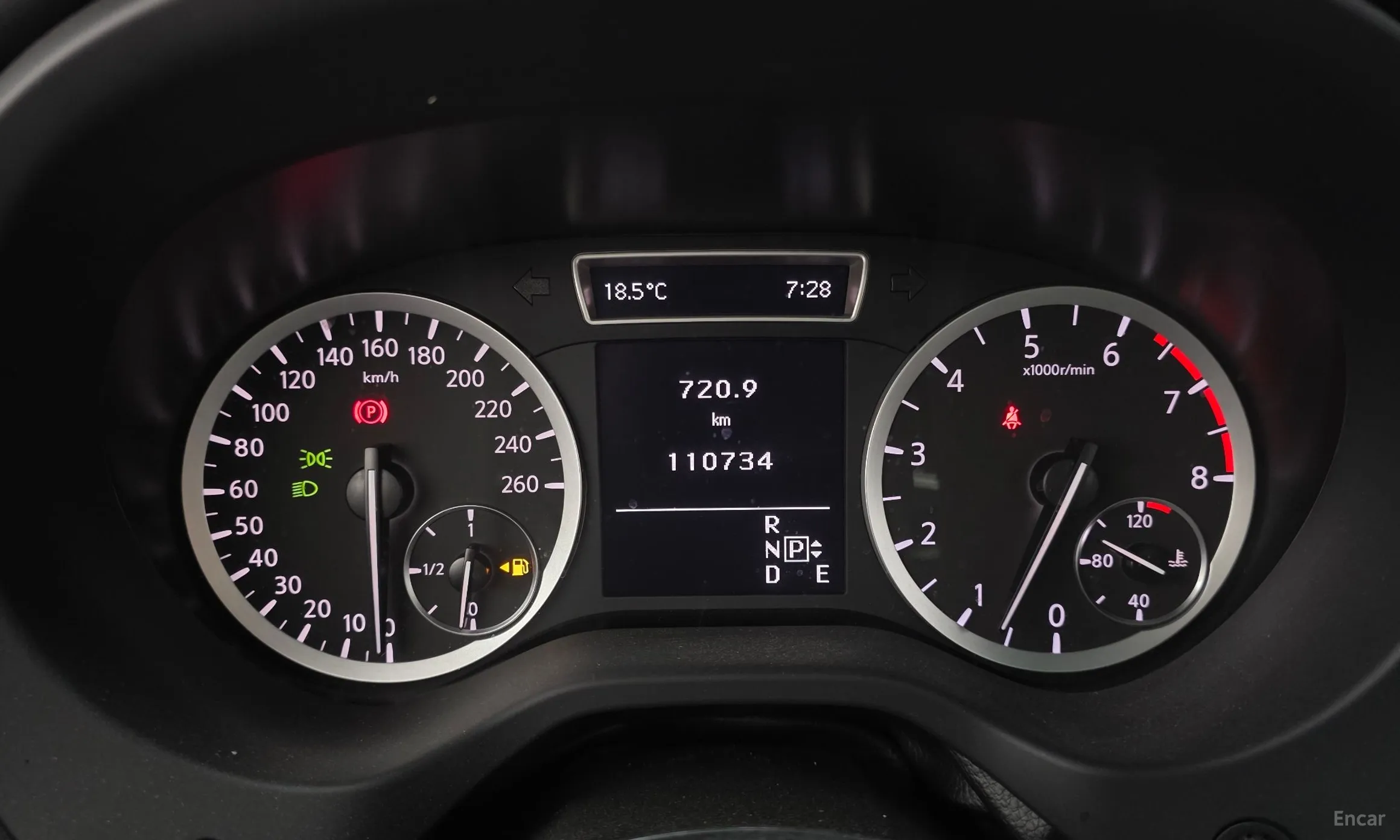 Infiniti Q30 превью 8