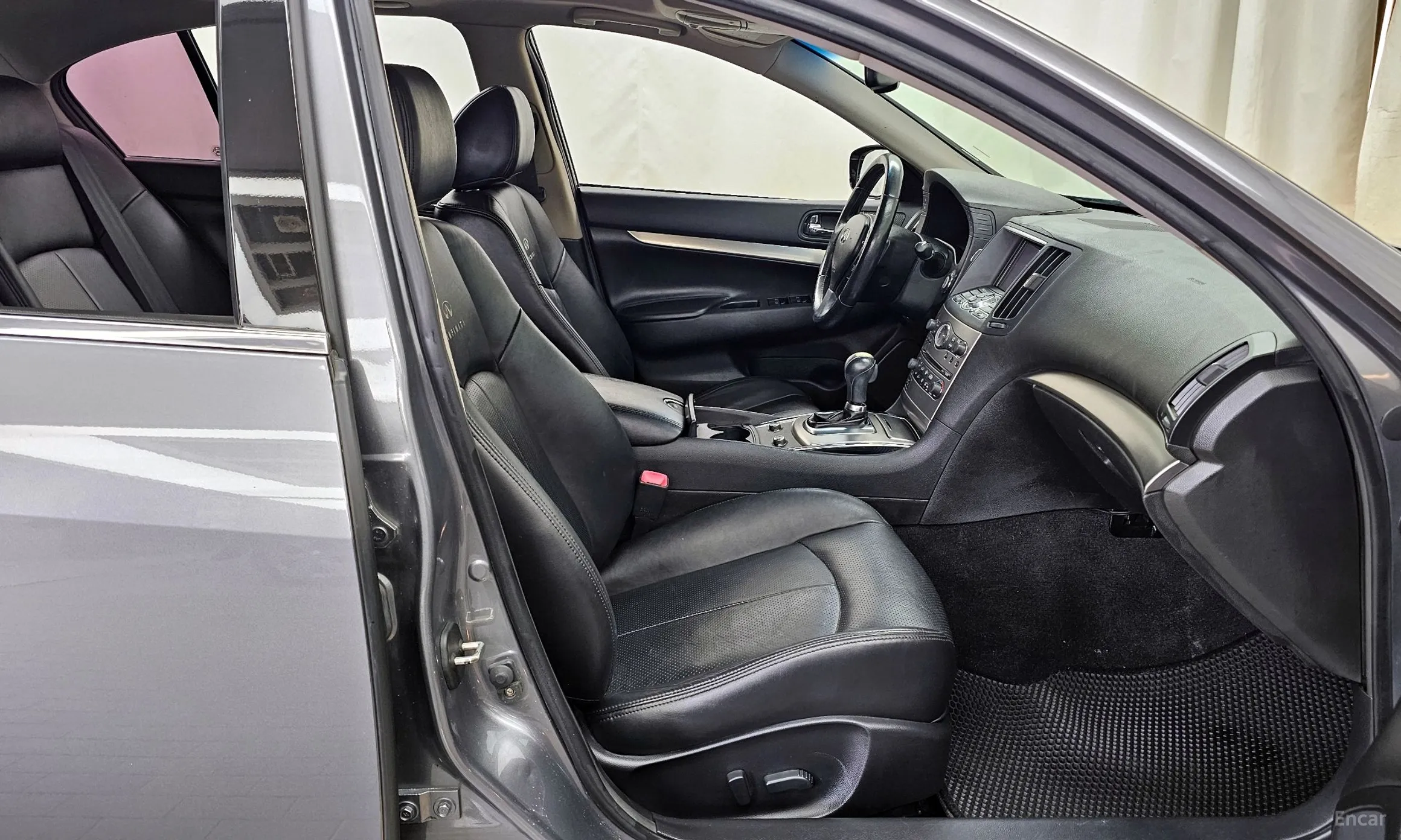 Infiniti G37 превью 8