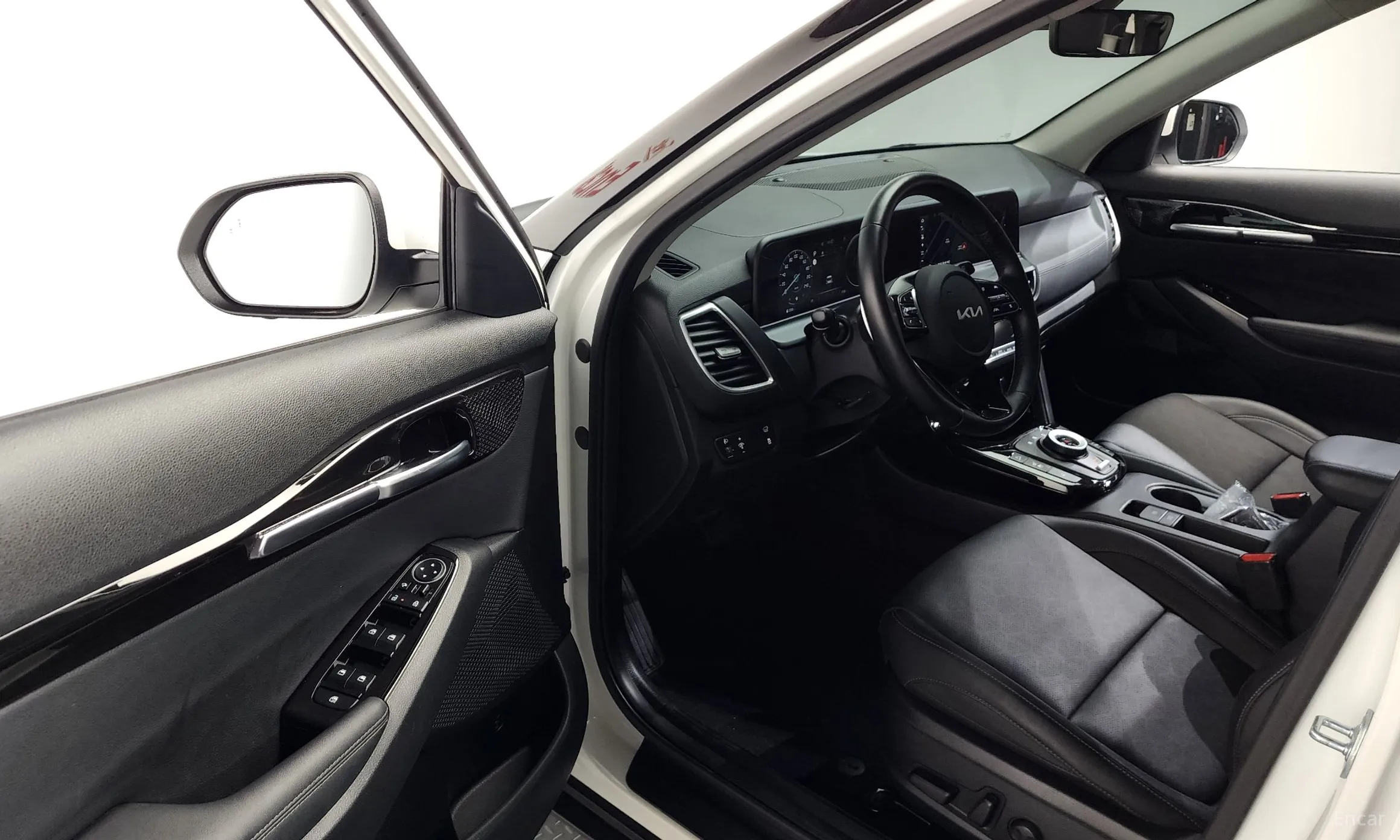 Kia Seltos превью 10