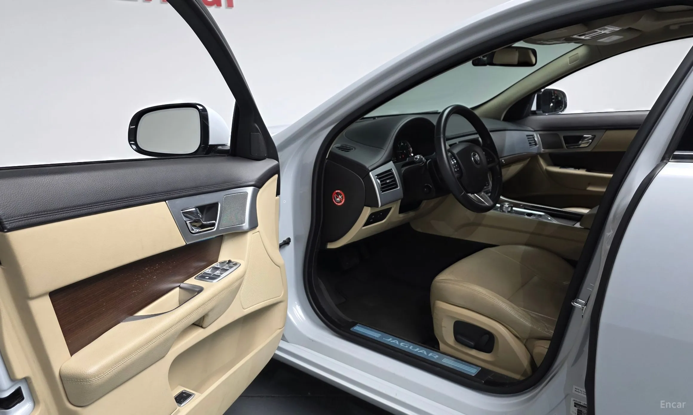 Jaguar New XF превью 10