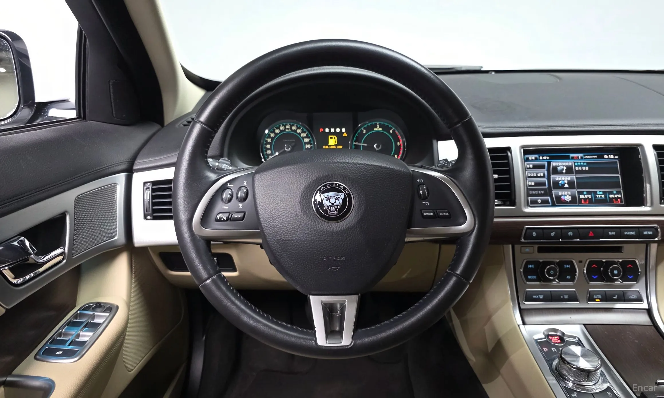 Jaguar New XF превью 12