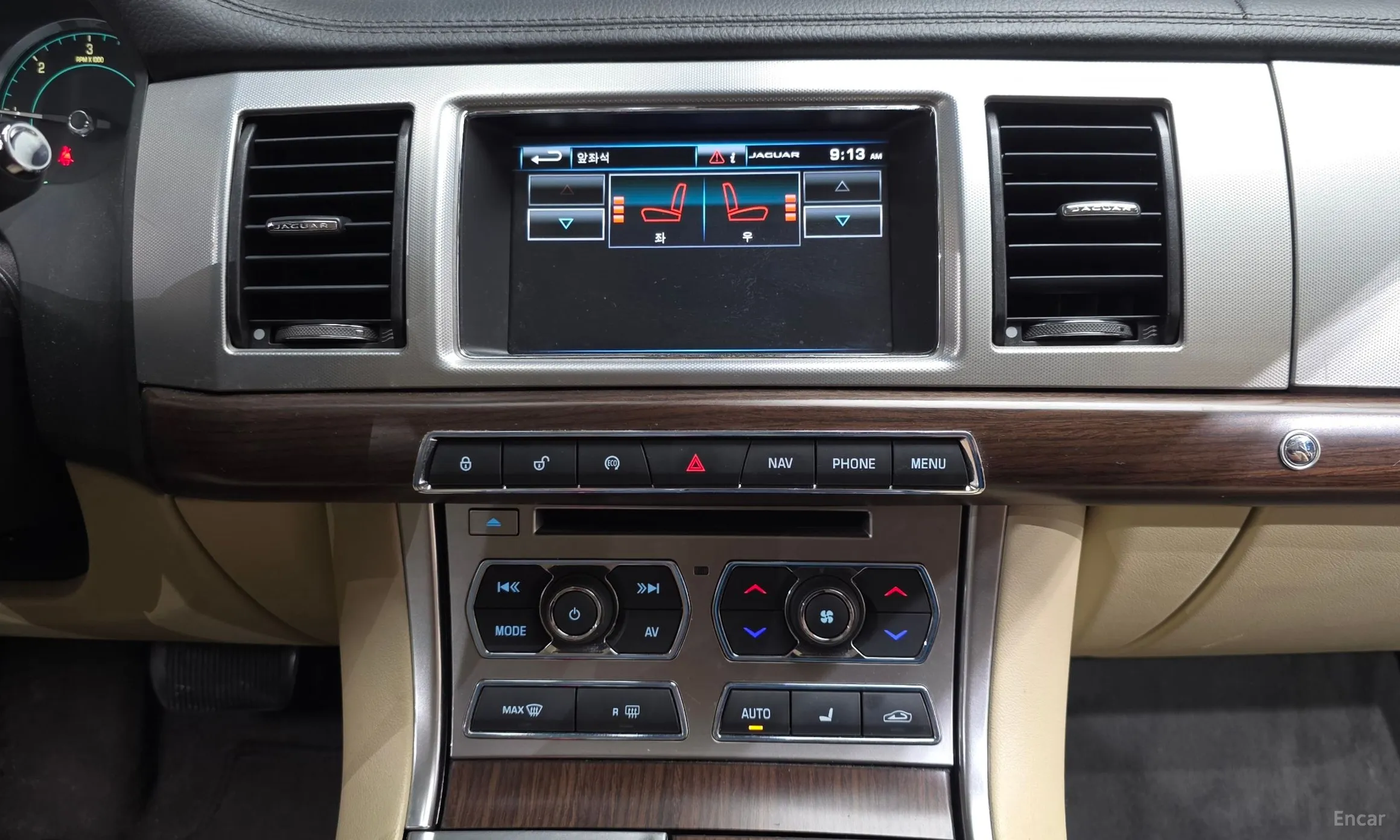 Jaguar New XF превью 13