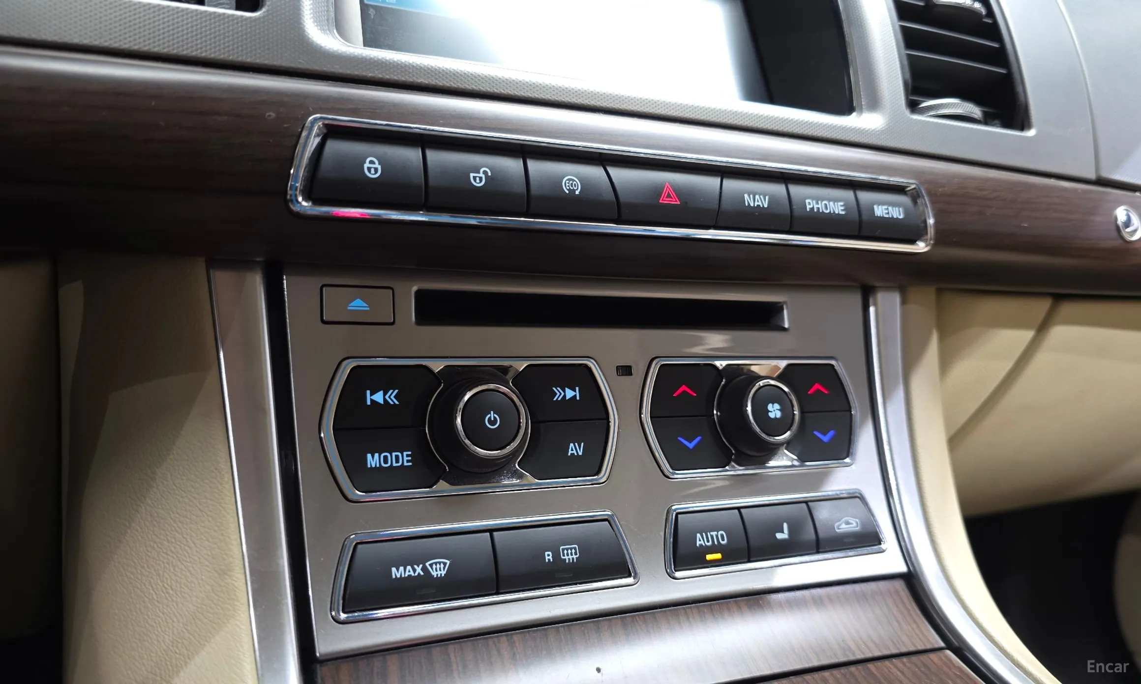 Jaguar New XF превью 17