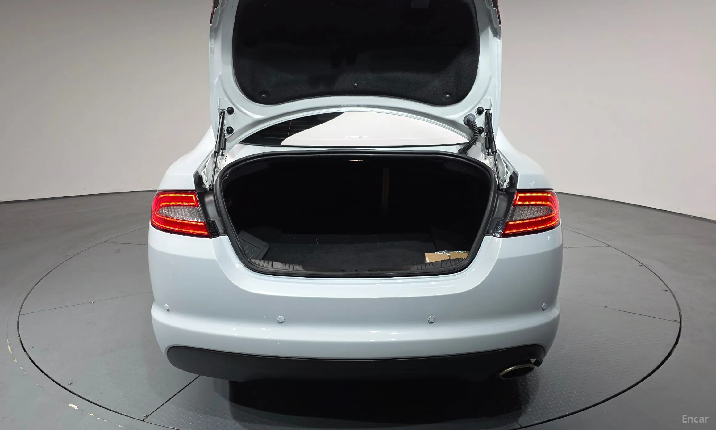 Jaguar New XF превью 20