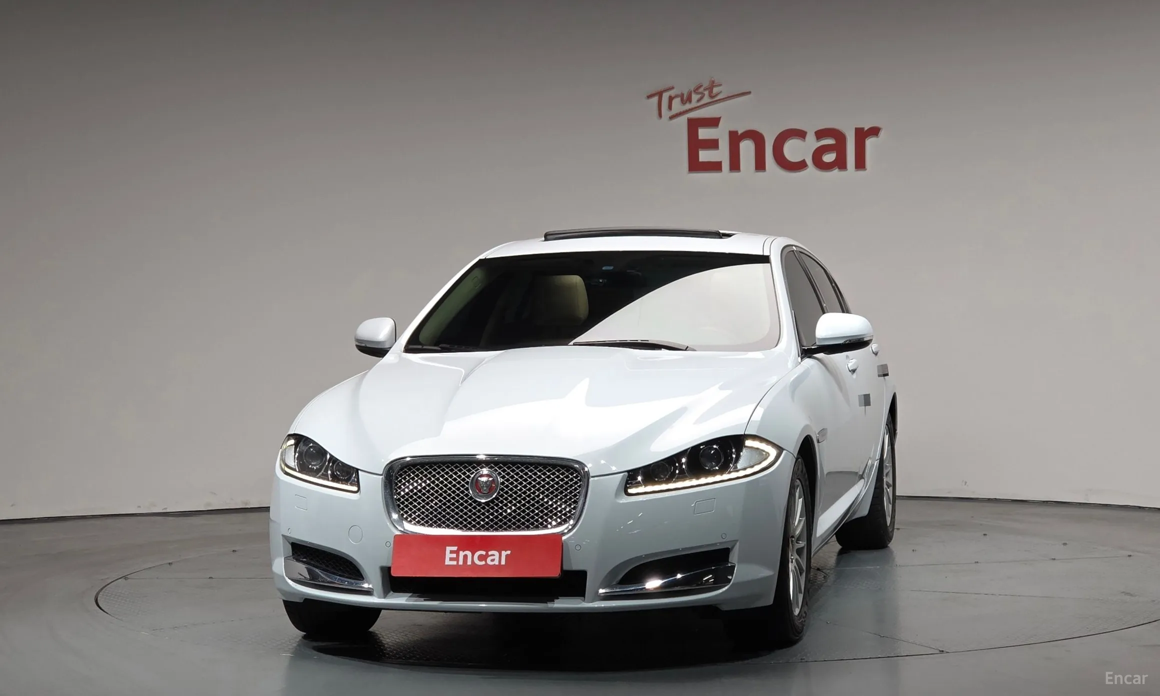 Jaguar New XF превью 3