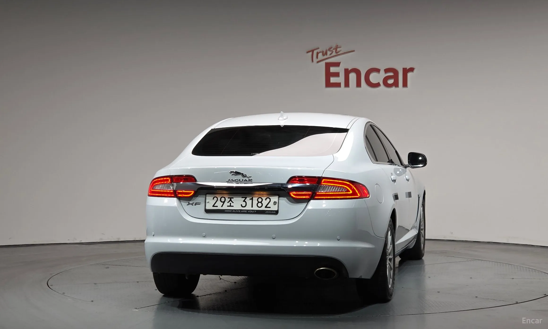 Jaguar New XF превью 4