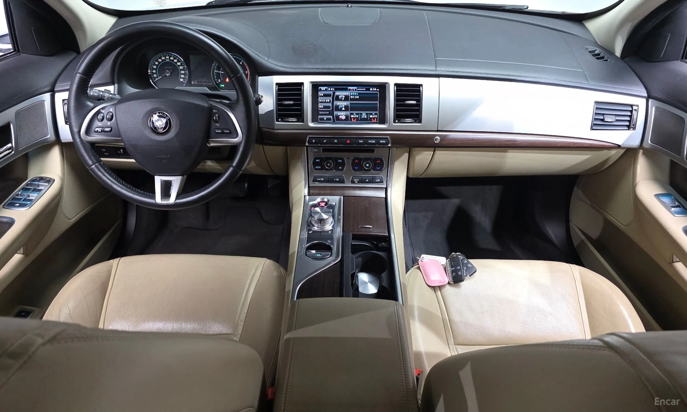 Jaguar New XF превью 7